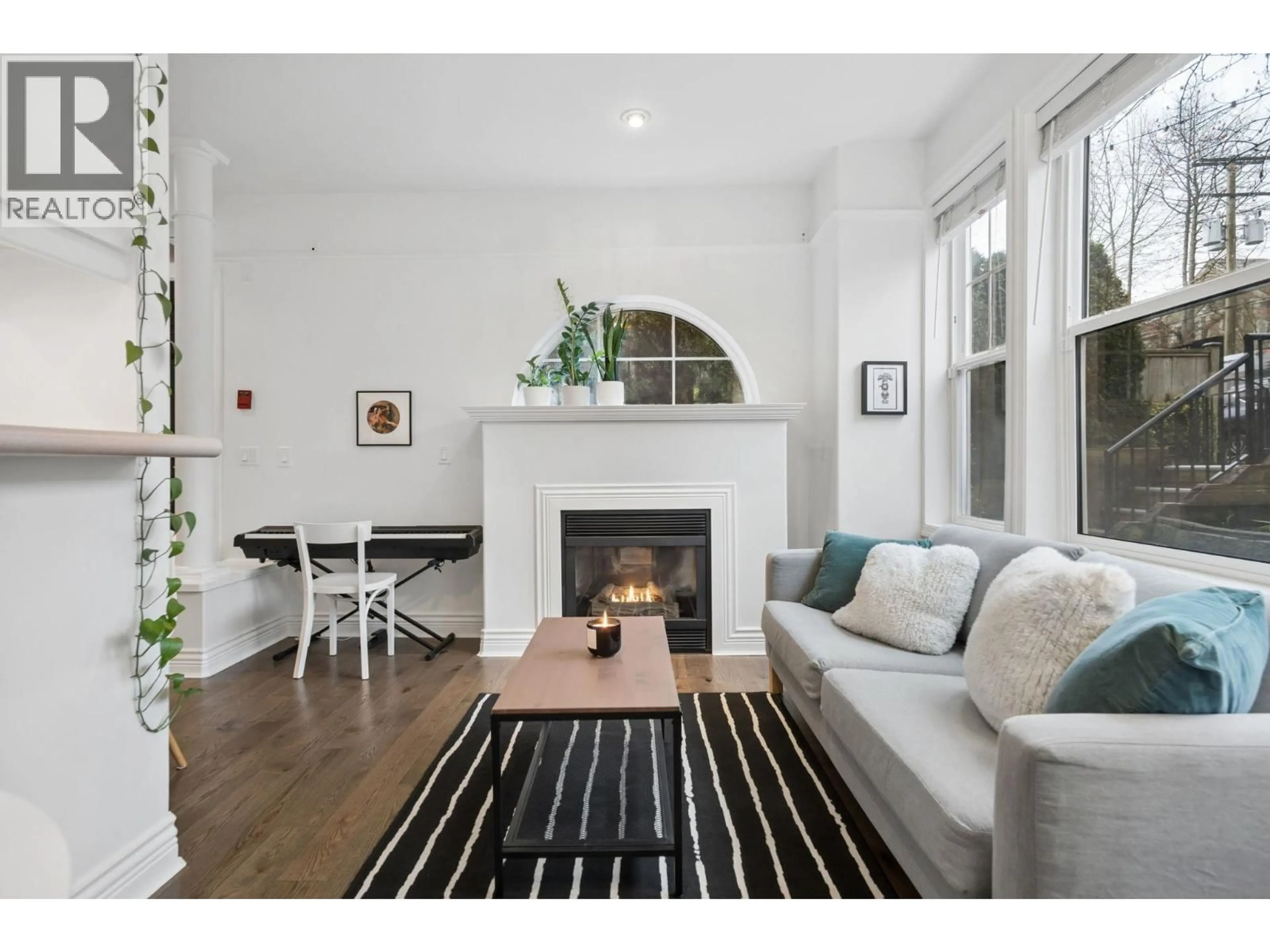 Living room with furniture, unknown for 978 16TH AVENUE, Vancouver British Columbia V5Z1T2