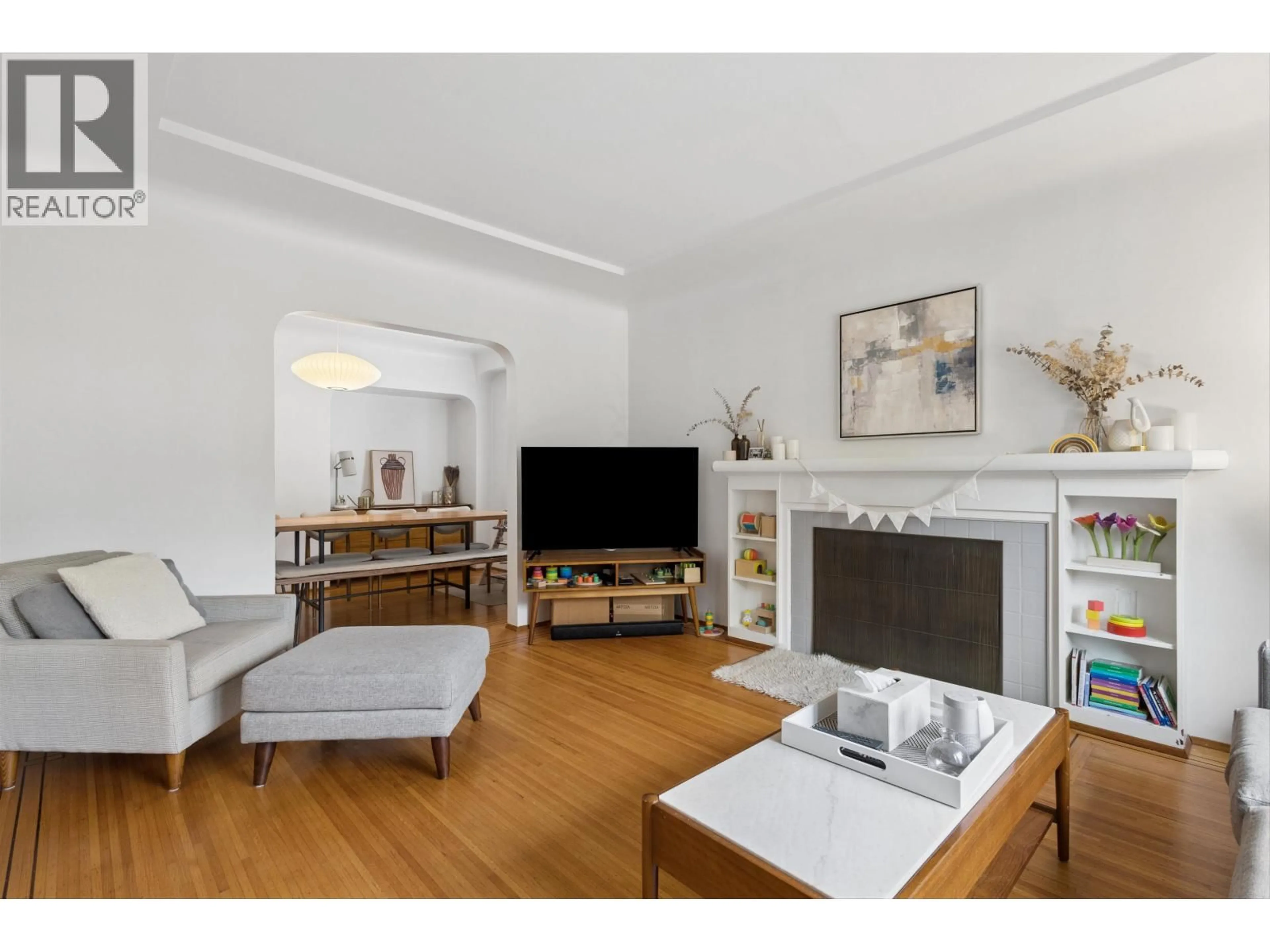 Living room with furniture, wood/laminate floor for 2966 33RD AVENUE, Vancouver British Columbia V6N2G5