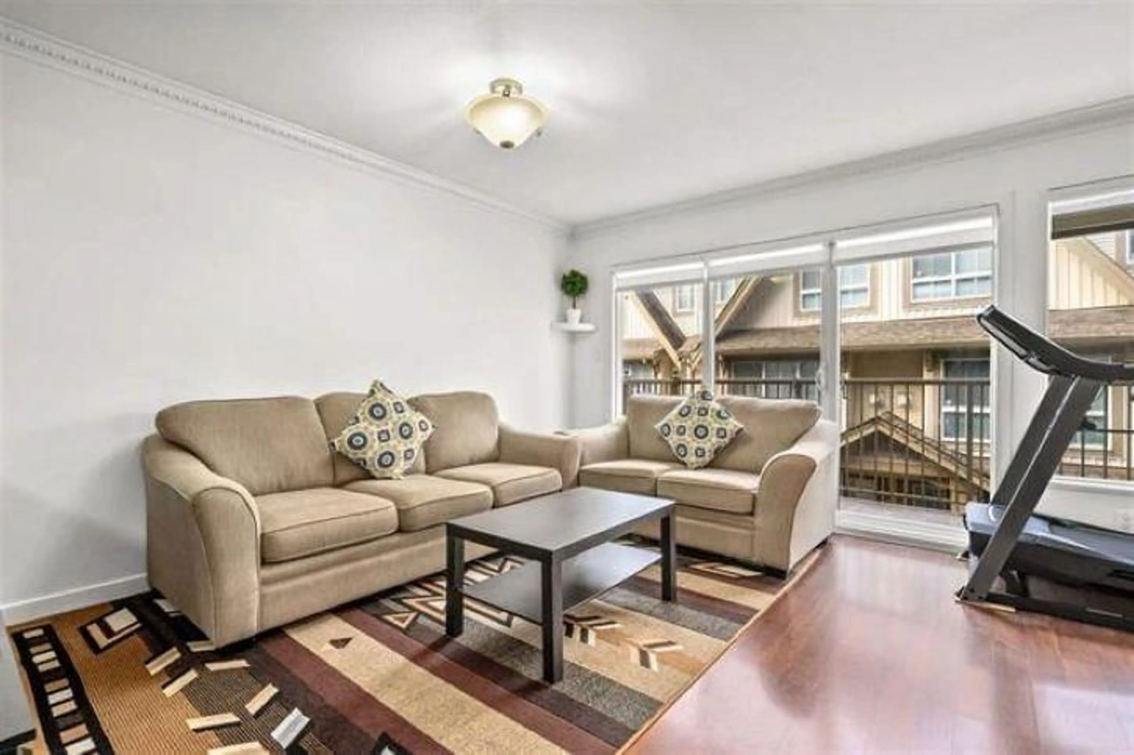 Living room with furniture, unknown for 40 - 12738 66 AVENUE, Surrey British Columbia V3W1P3