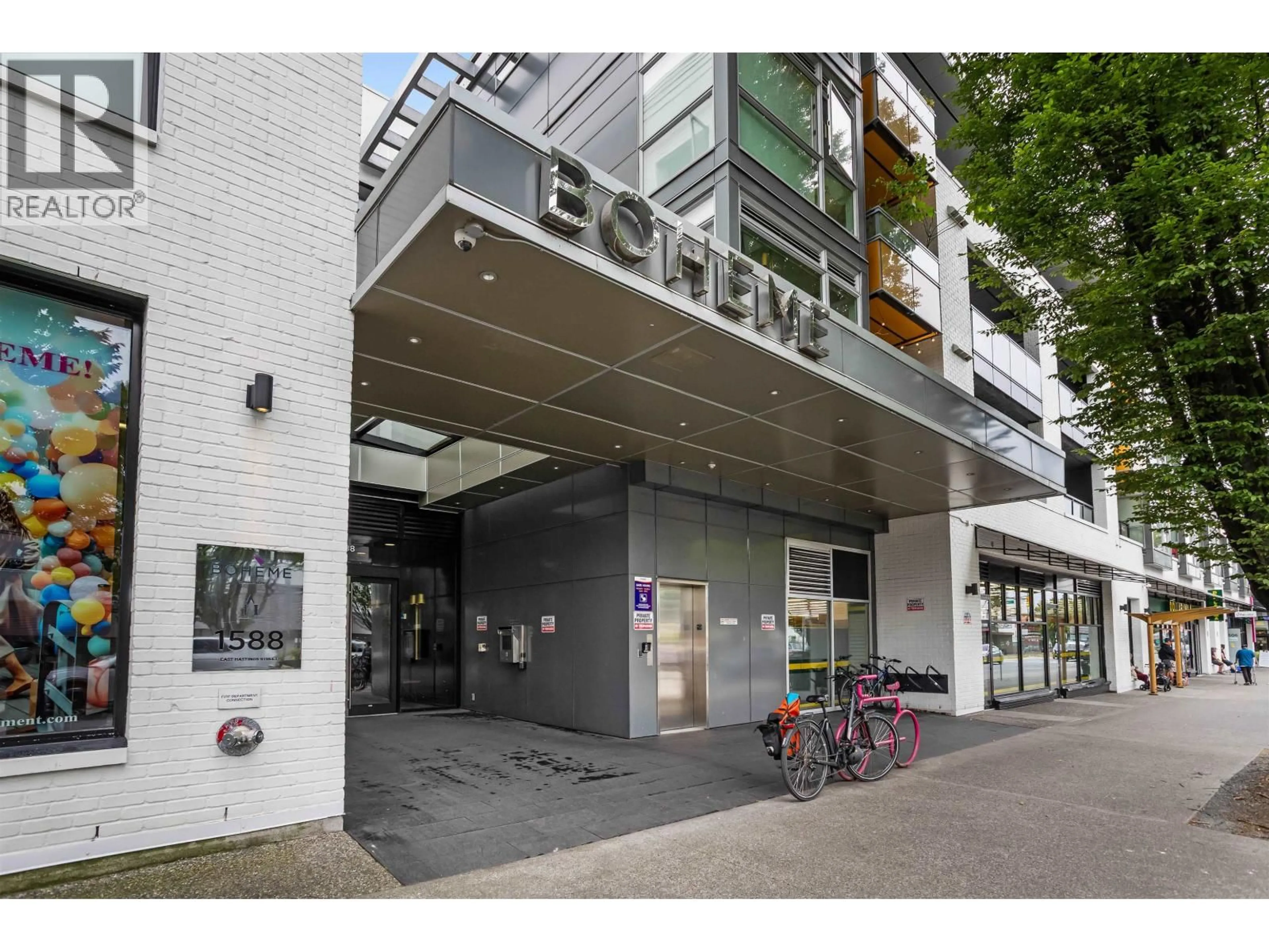 Indoor foyer for 211 - 1588 HASTINGS STREET, Vancouver British Columbia V5L0B8