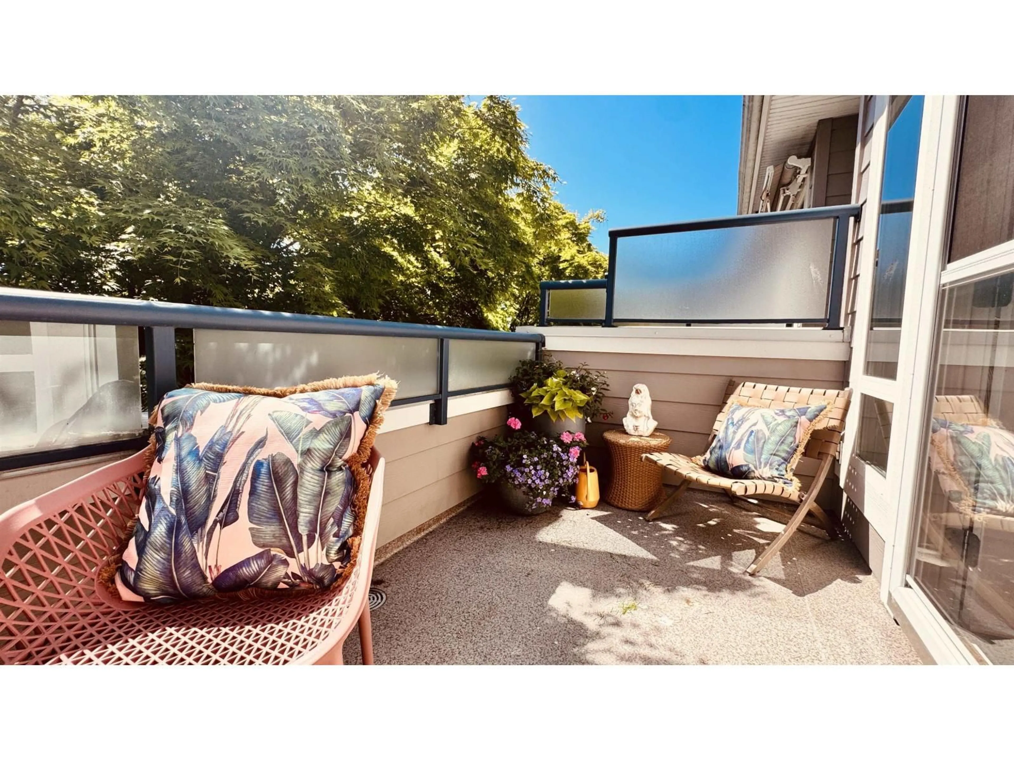 Balcony in the apartment, water/lake/river/ocean view for 3 - 15161 PROSPECT AVENUE, White Rock British Columbia V4B2B8