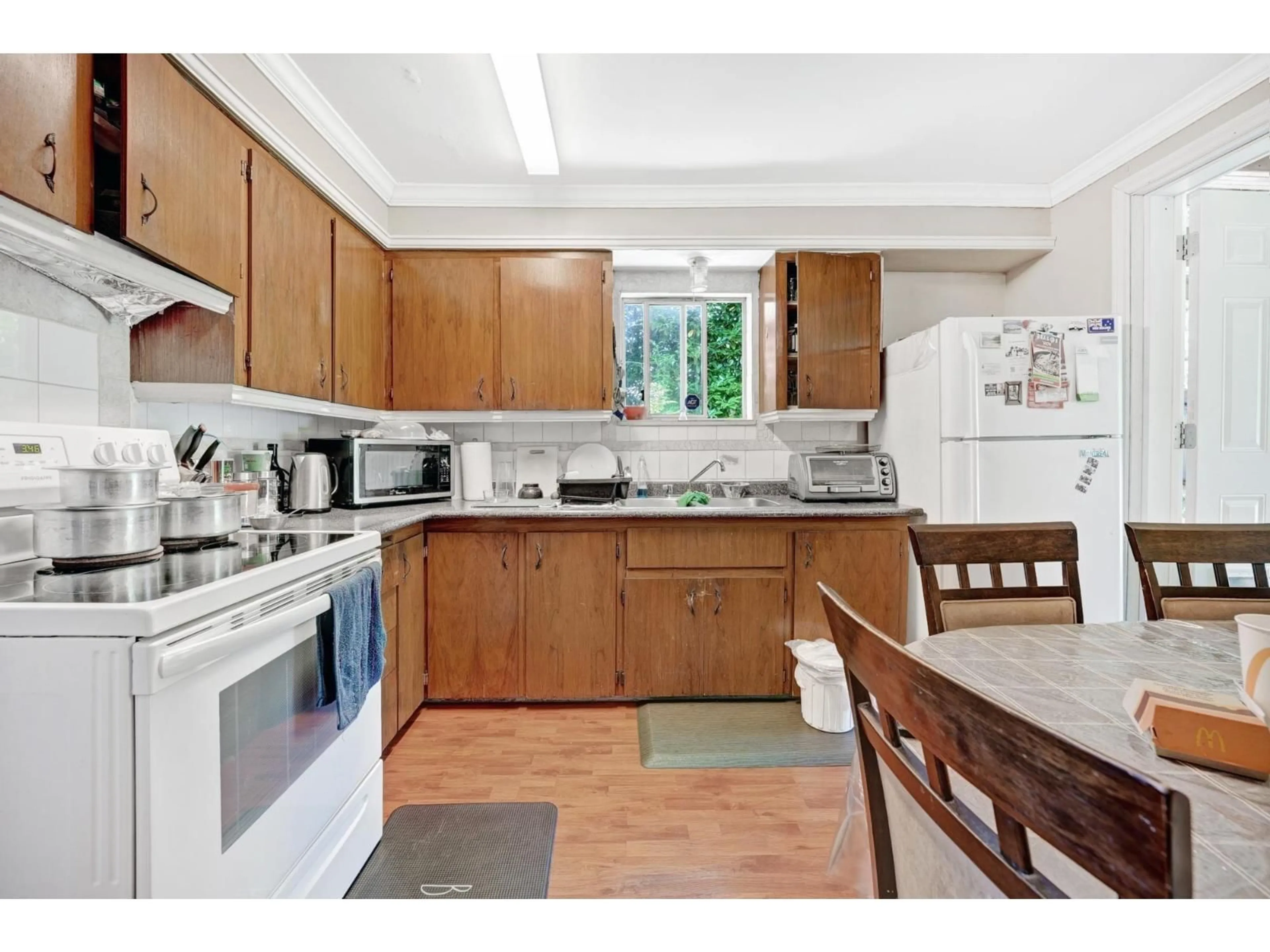 Standard kitchen, unknown for 10886 132A STREET, Surrey British Columbia V3T3Y4