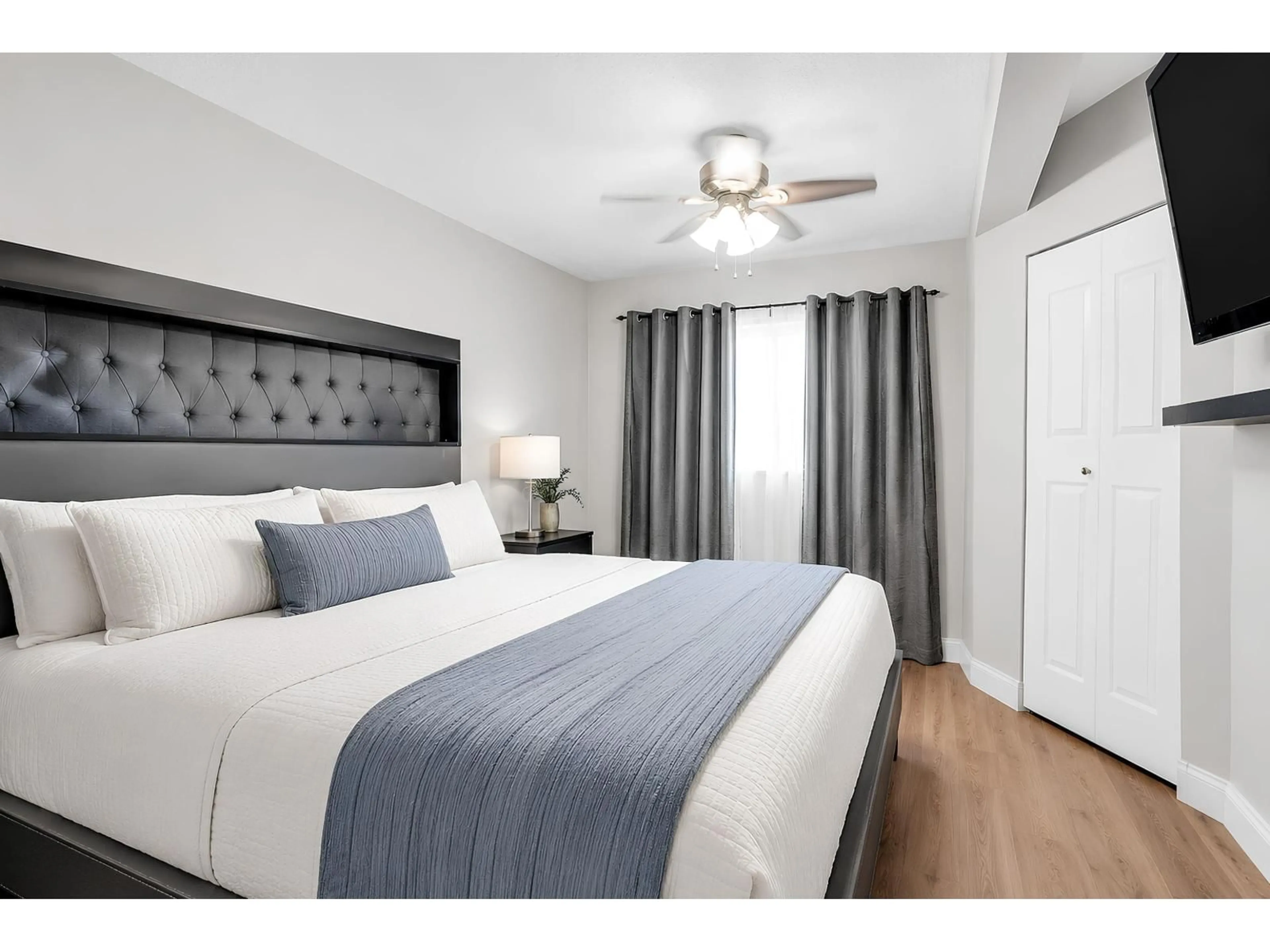 Bedroom with bed, unknown for 34397 DEWDNEY TRUNK ROAD, Mission British Columbia V2V6V4