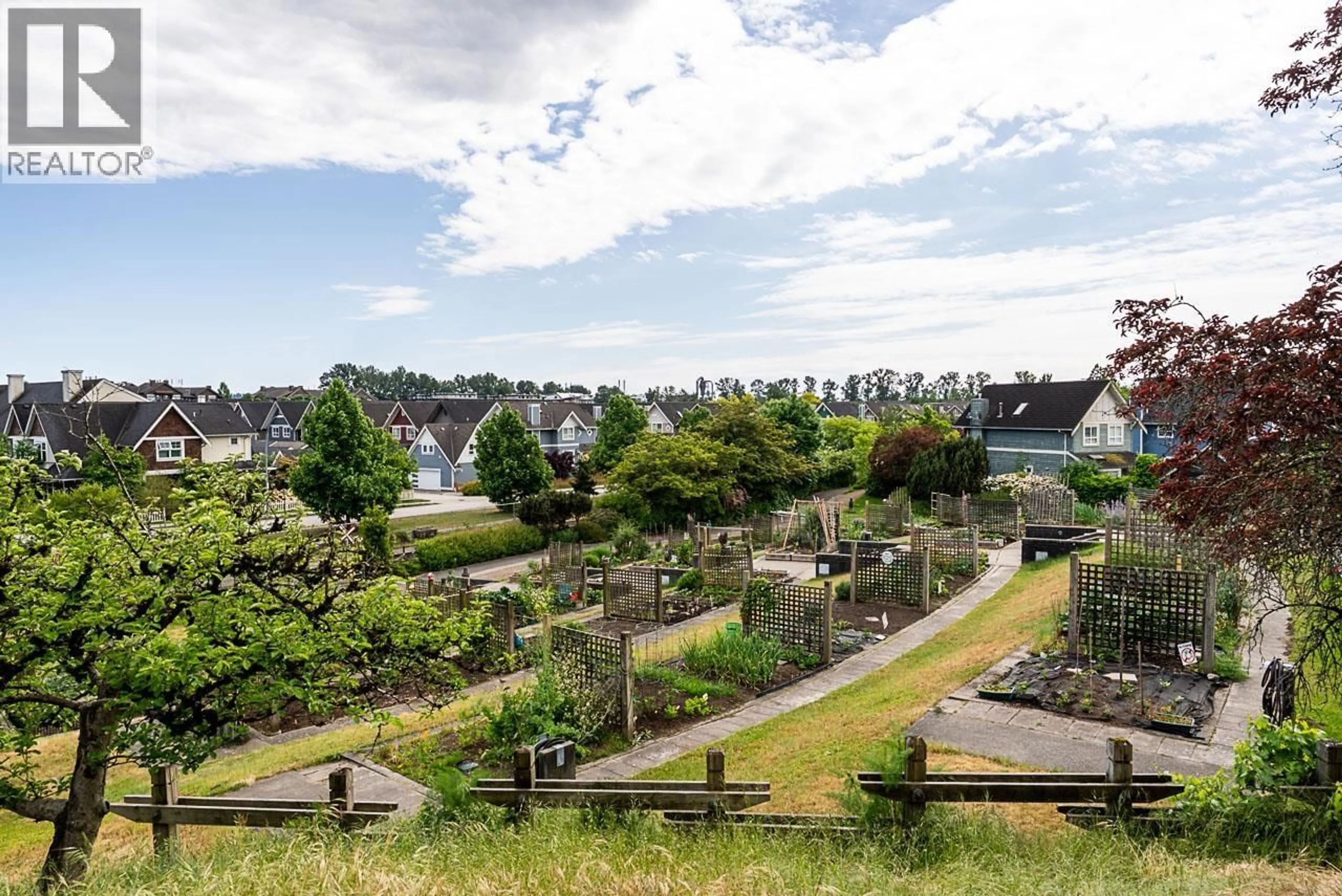 A pic from outside/outdoor area/front of a property/back of a property/a pic from drone, unknown for 202 - 83 STAR CRESCENT, New Westminster British Columbia V3M6X8