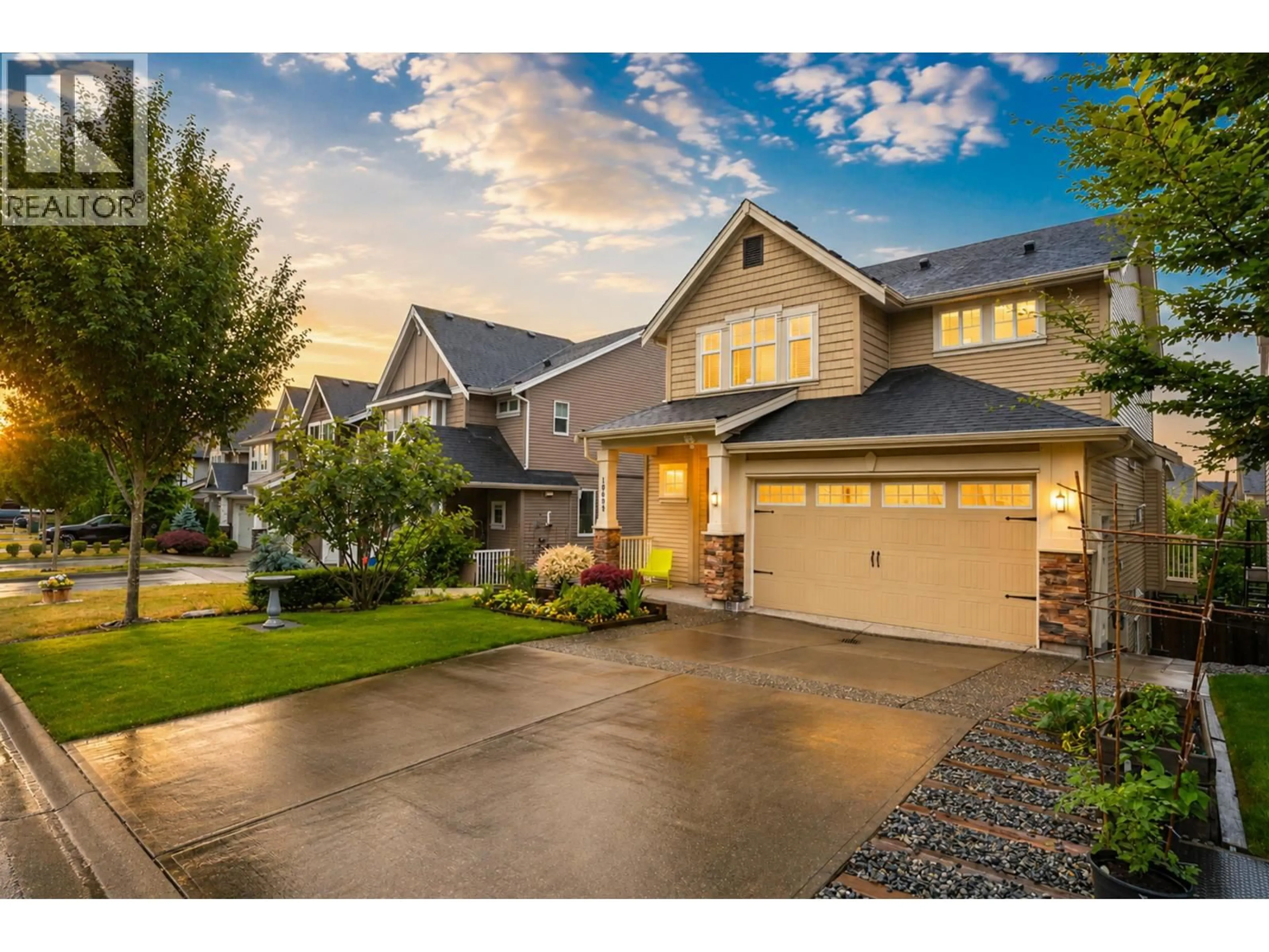 Home with vinyl exterior material, street for 10499 MCEACHERN STREET, Maple Ridge British Columbia V2W0H8
