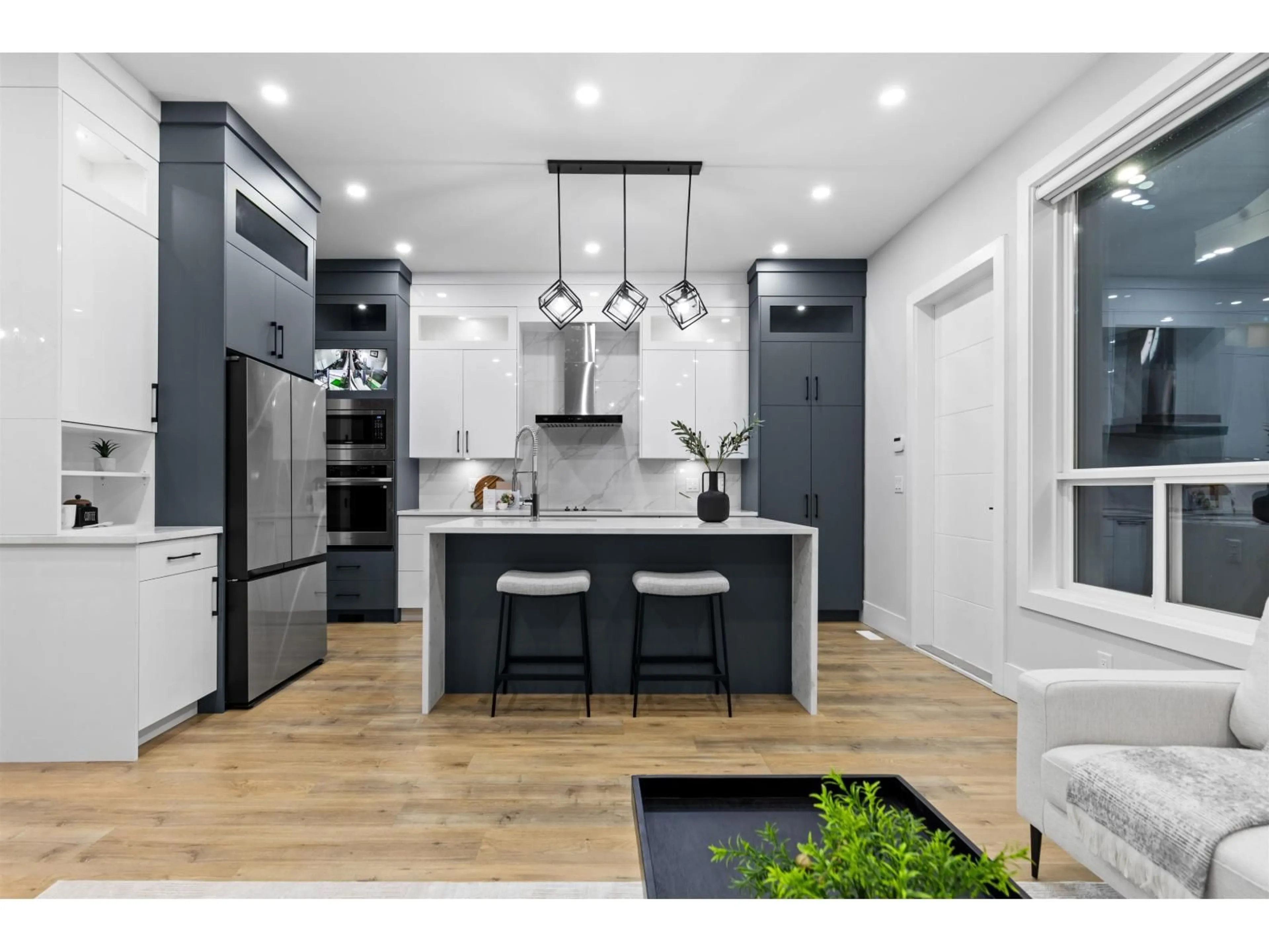 Open concept kitchen, ceramic/tile floor for 16717 15A AVENUE, Surrey British Columbia V3S9X7