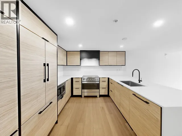 202 - 6485 MANITOBA STREET, Vancouver 4