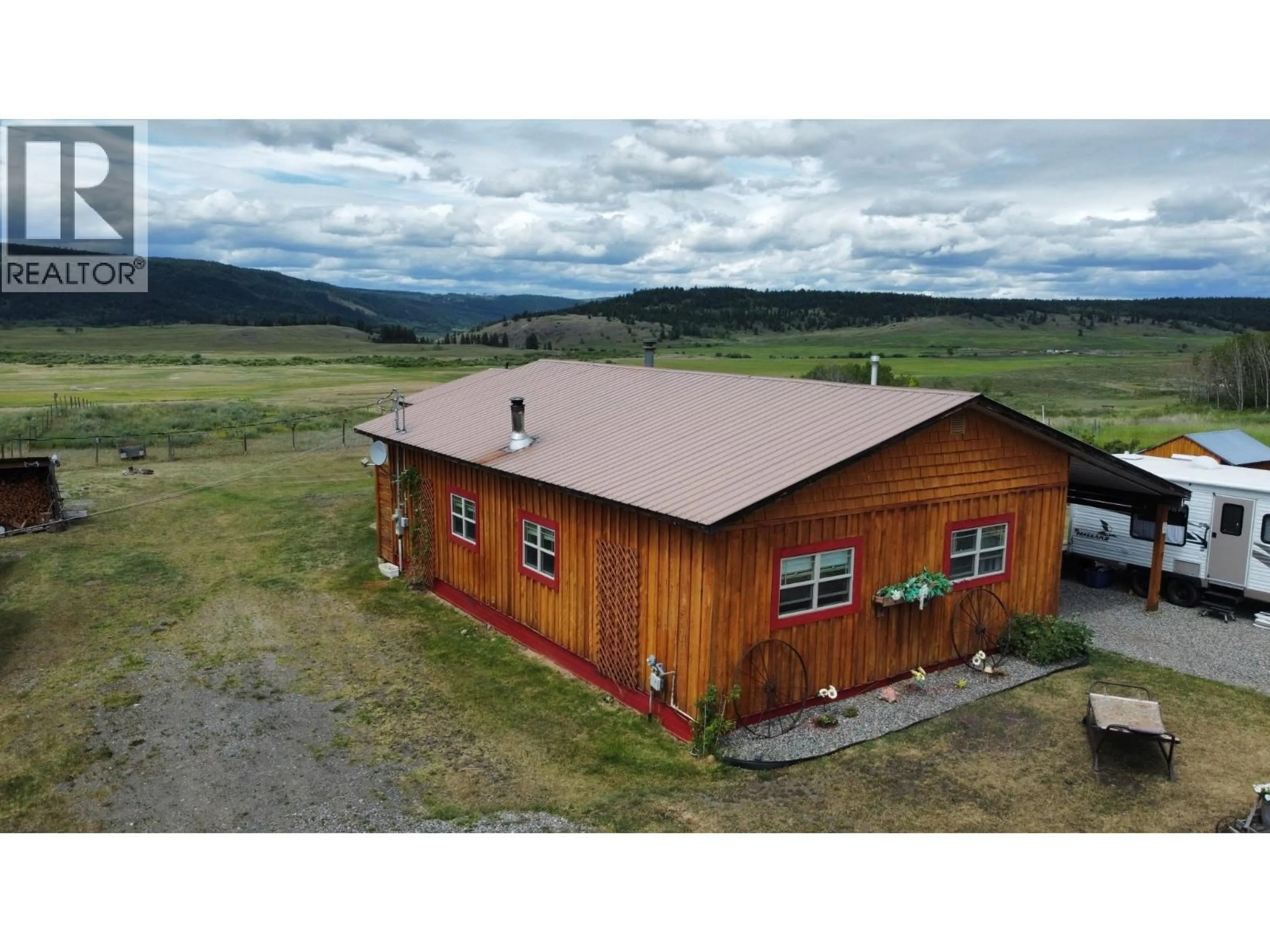 A pic from outside/outdoor area/front of a property/back of a property/a pic from drone, building for 2977 AMARILLO ROAD, 150 Mile House British Columbia V0K2G0