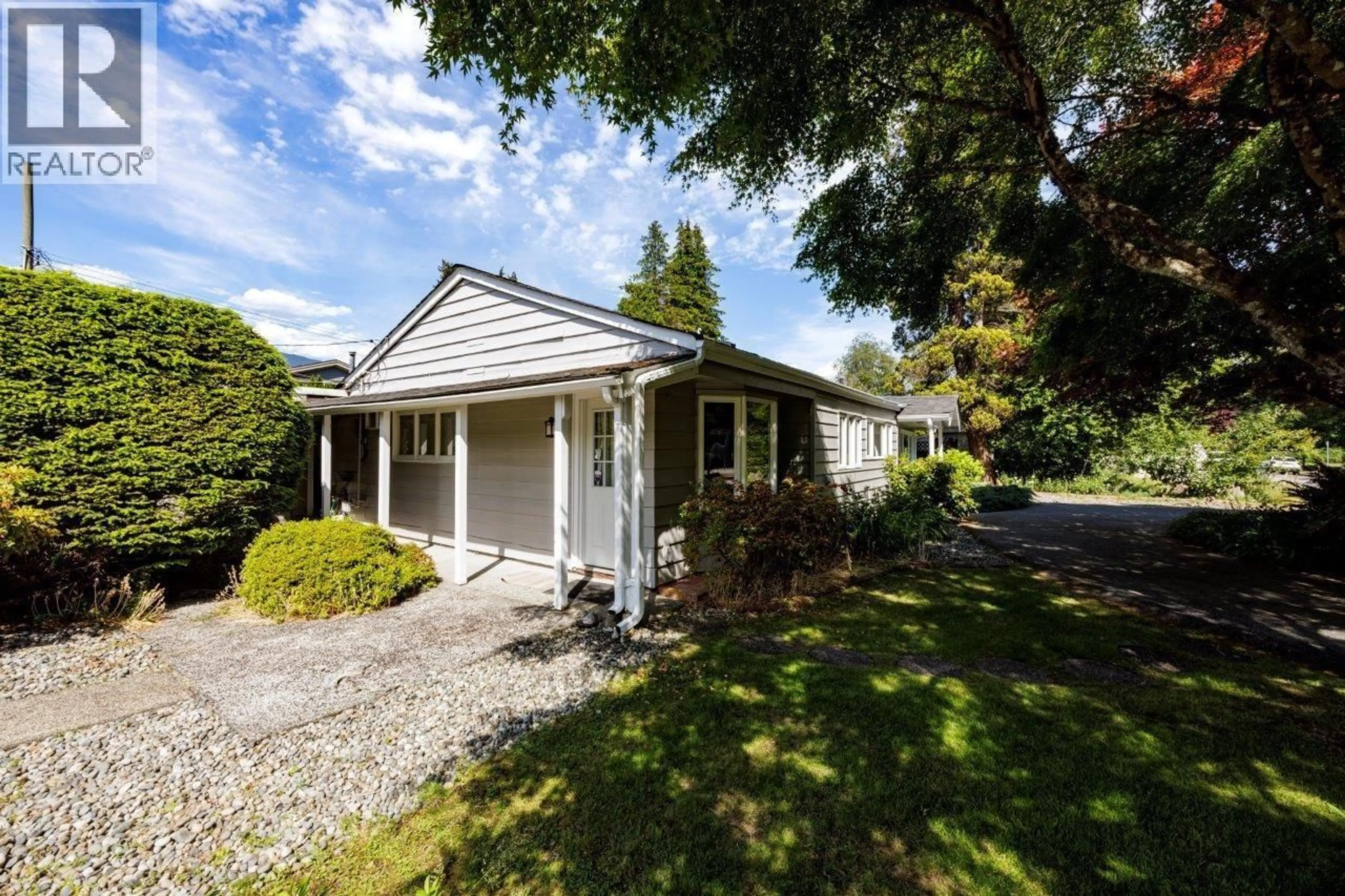 Home with vinyl exterior material, street for 1140 PINEWOOD CRESCENT, North Vancouver British Columbia V7P1E8