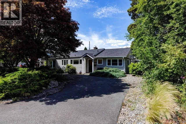1140 PINEWOOD CRESCENT, North Vancouver 3