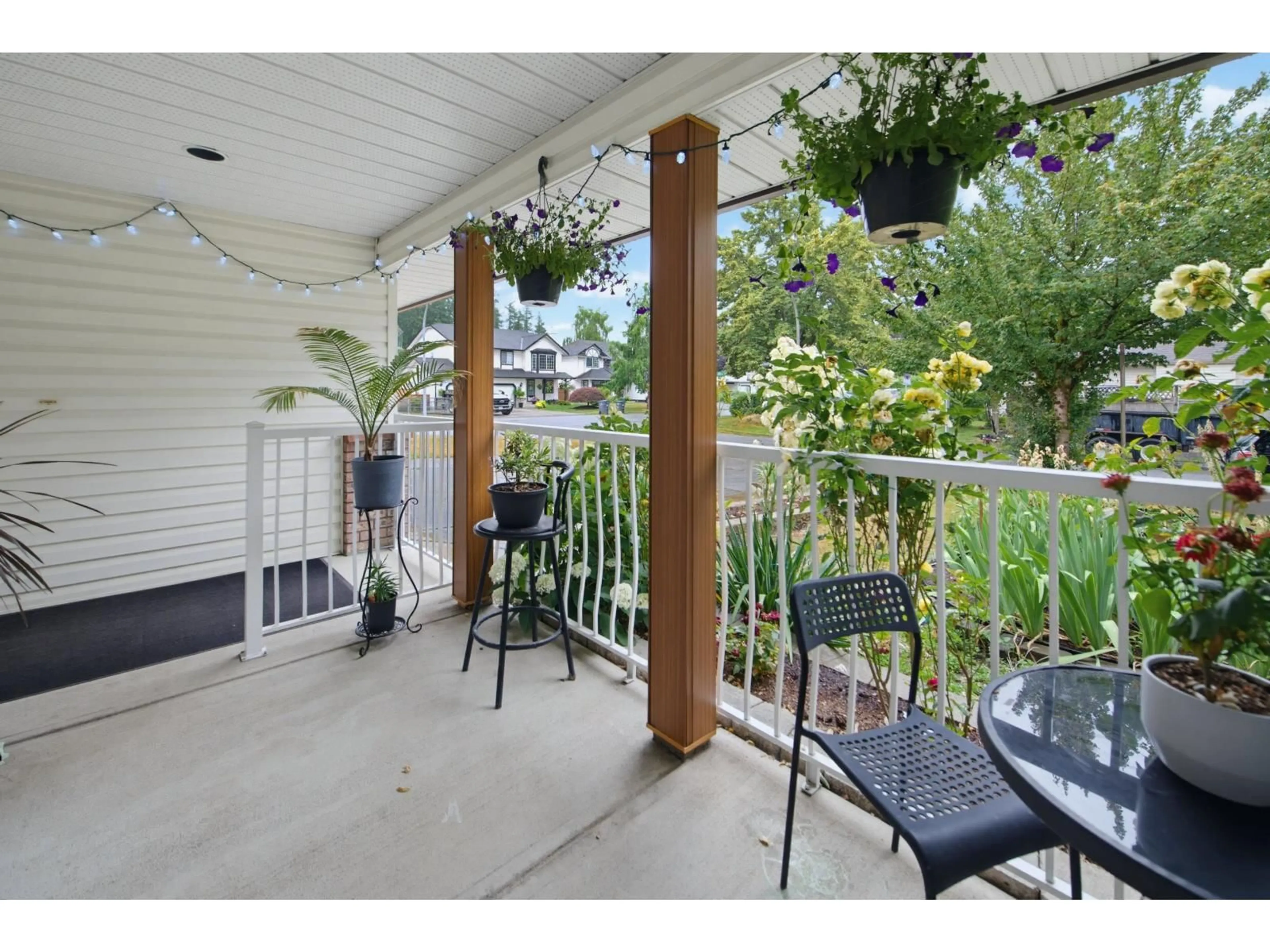 Patio, street for 15299 93A AVENUE, Surrey British Columbia V3R0E6