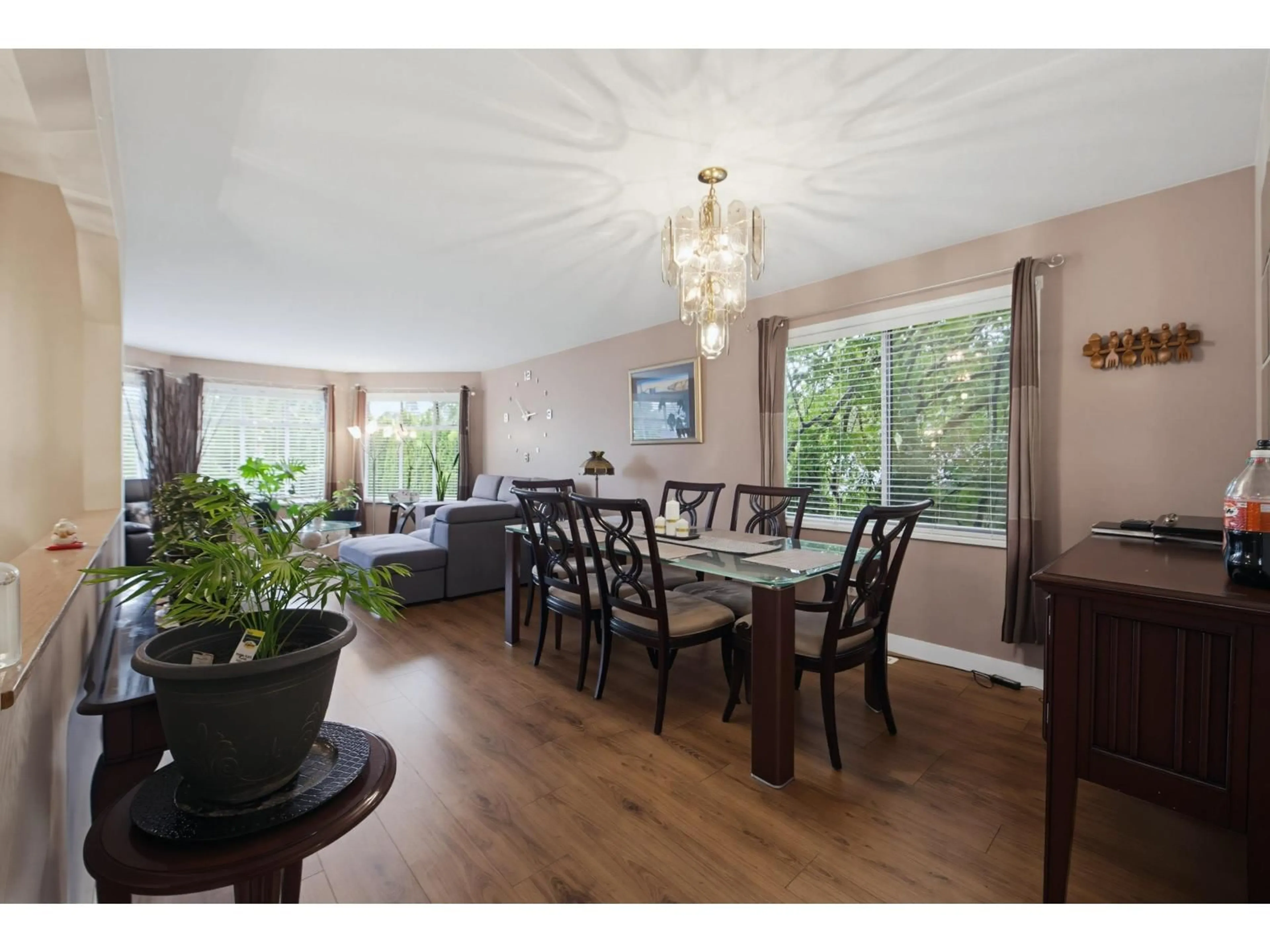 Dining room, wood/laminate floor for 15299 93A AVENUE, Surrey British Columbia V3R0E6