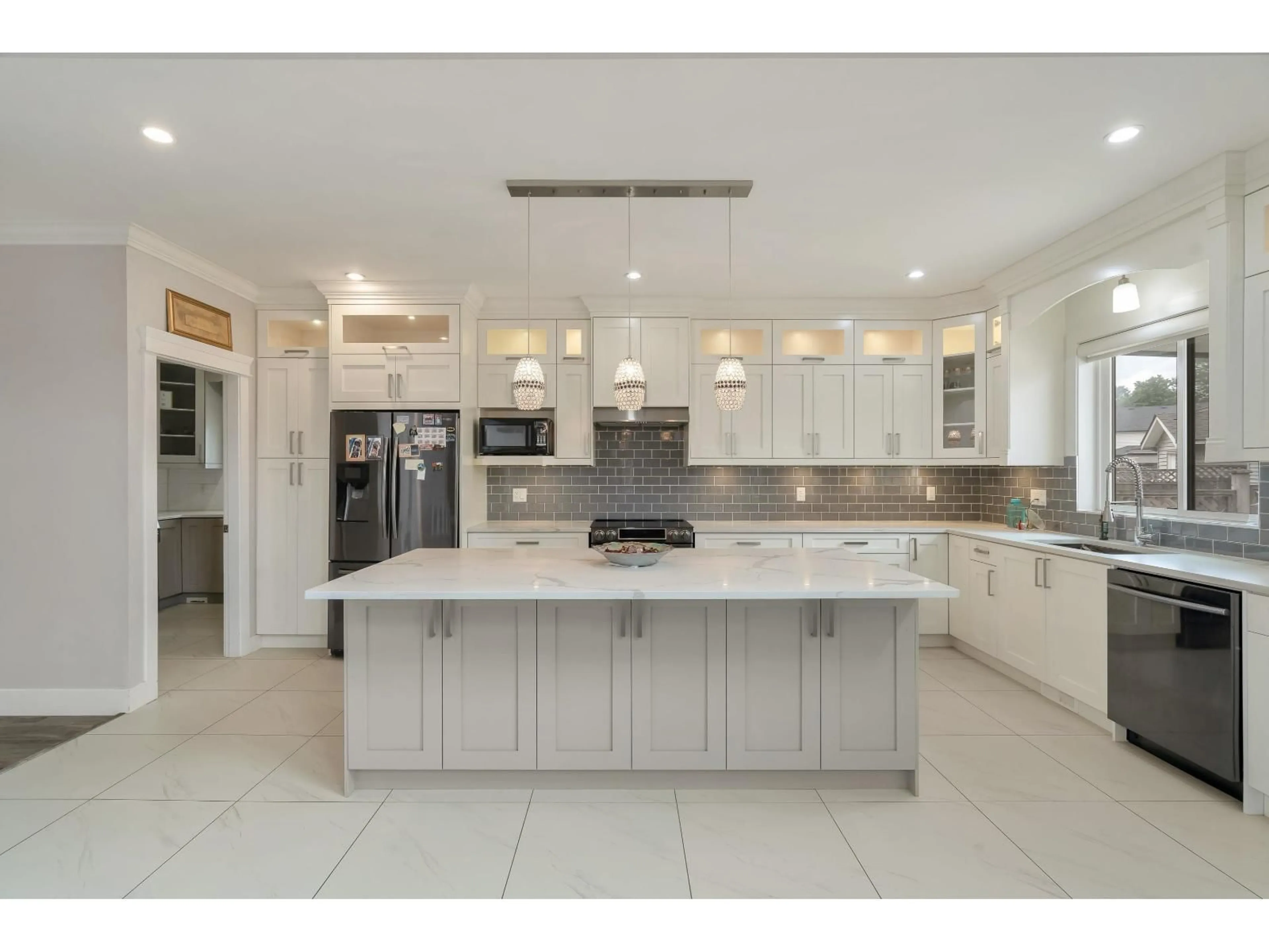Contemporary kitchen, ceramic/tile floor for 27687 RAILCAR CRESCENT, Abbotsford British Columbia V4X0B8