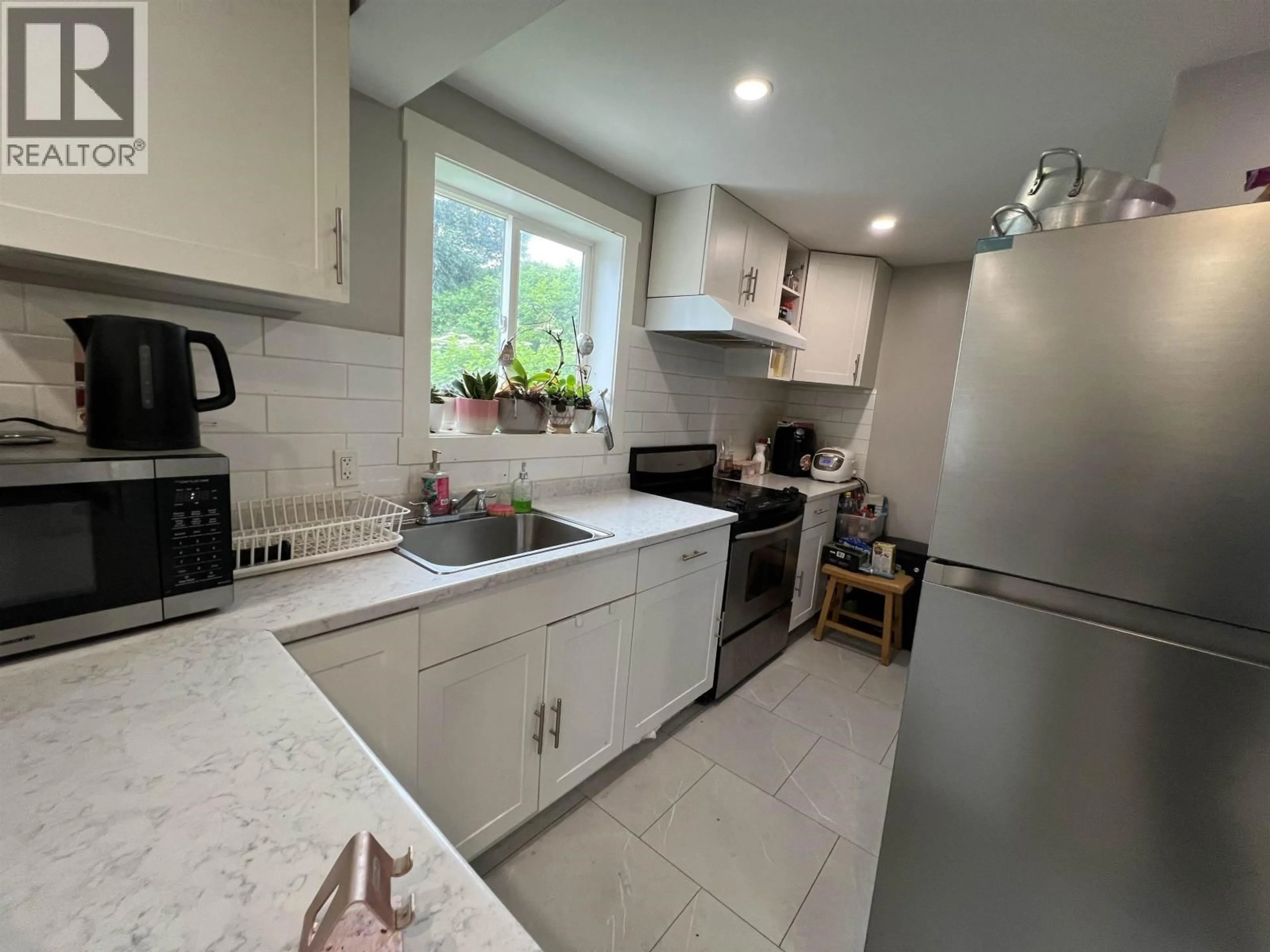 Standard kitchen, ceramic/tile floor for 219 9 AVENUE, Prince Rupert British Columbia V8J2R8