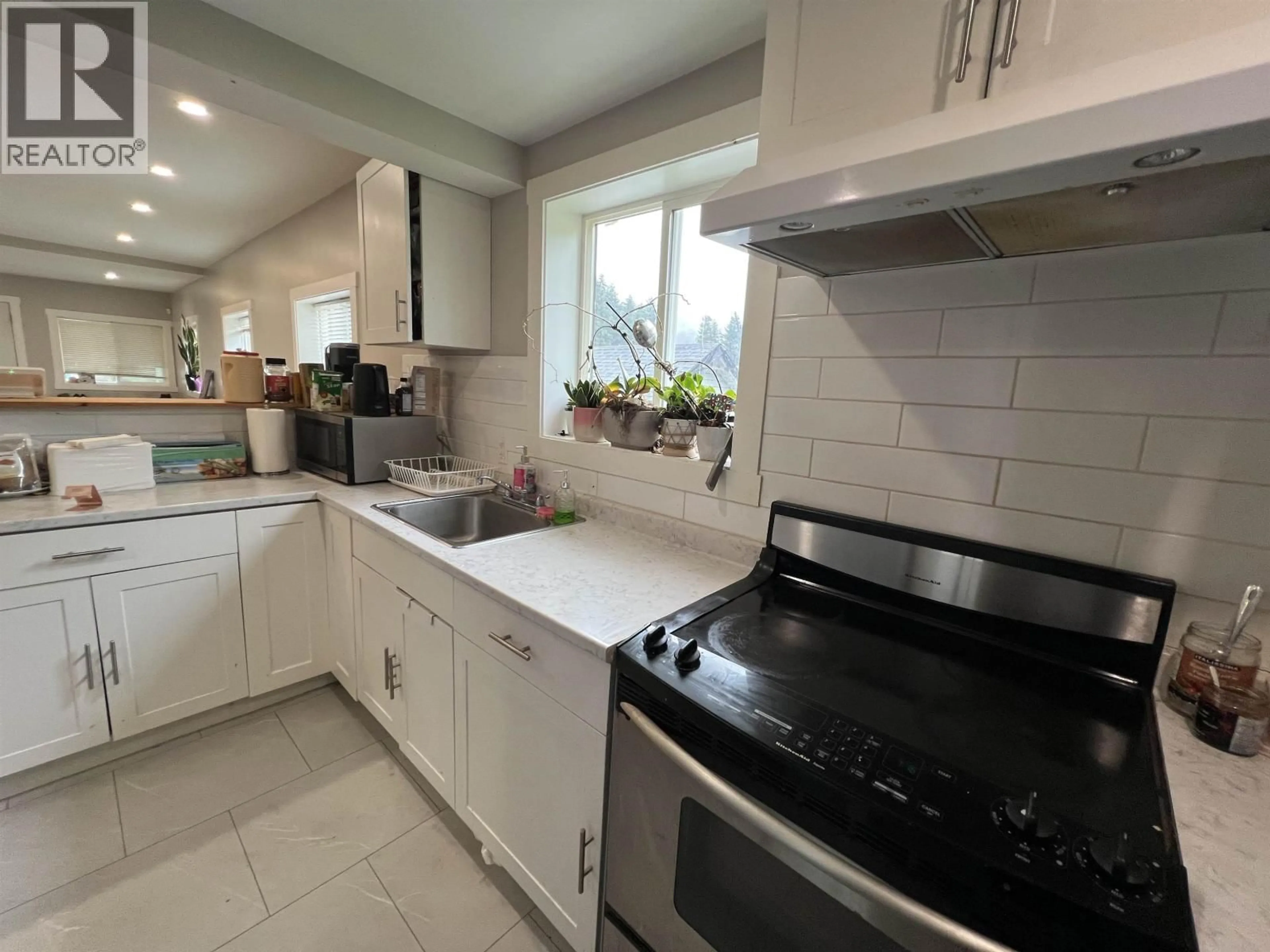 Standard kitchen, ceramic/tile floor for 219 9 AVENUE, Prince Rupert British Columbia V8J2R8