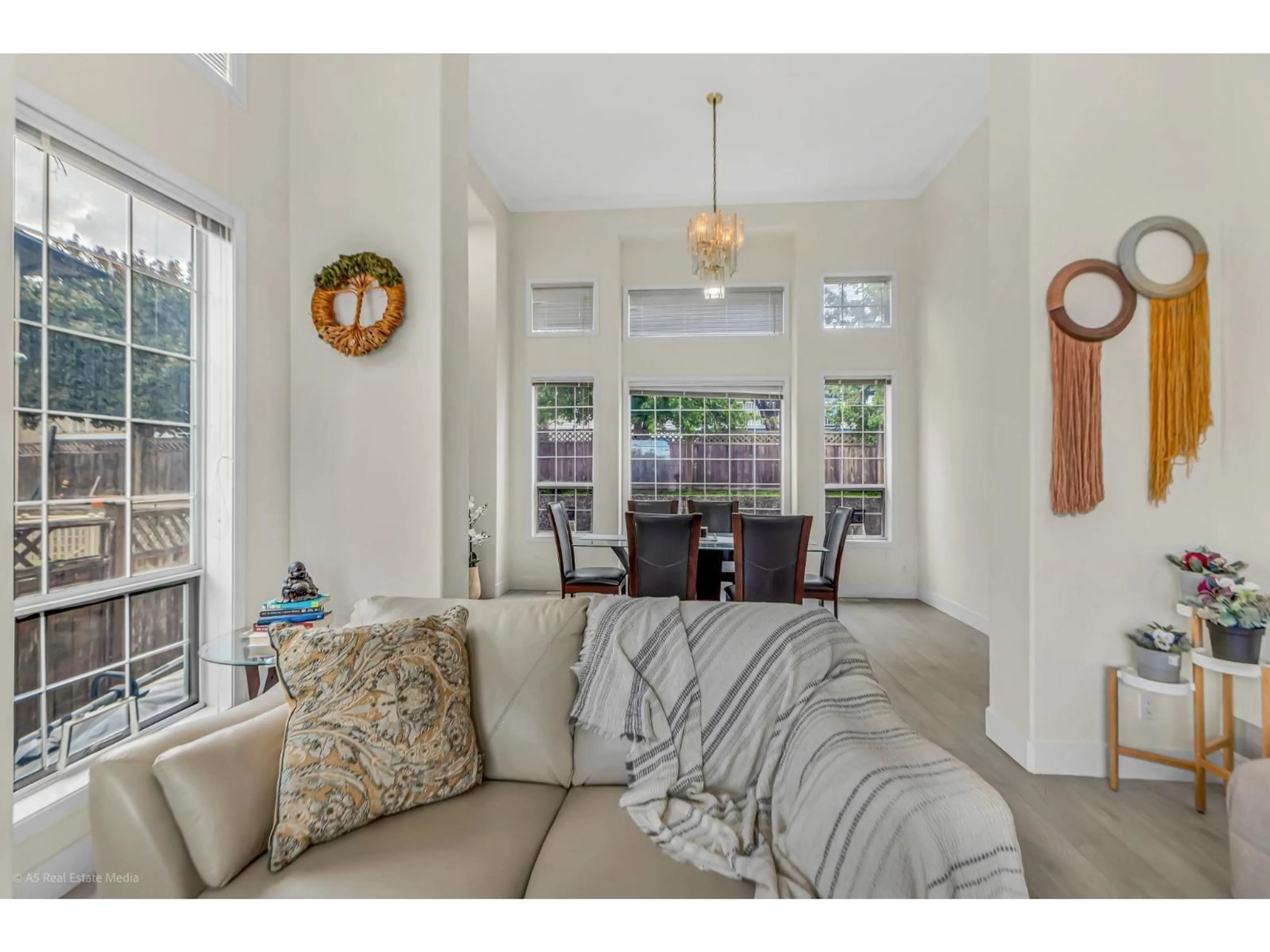 Living room with furniture, unknown for 12392 63A AVENUE, Surrey British Columbia V3X3H4