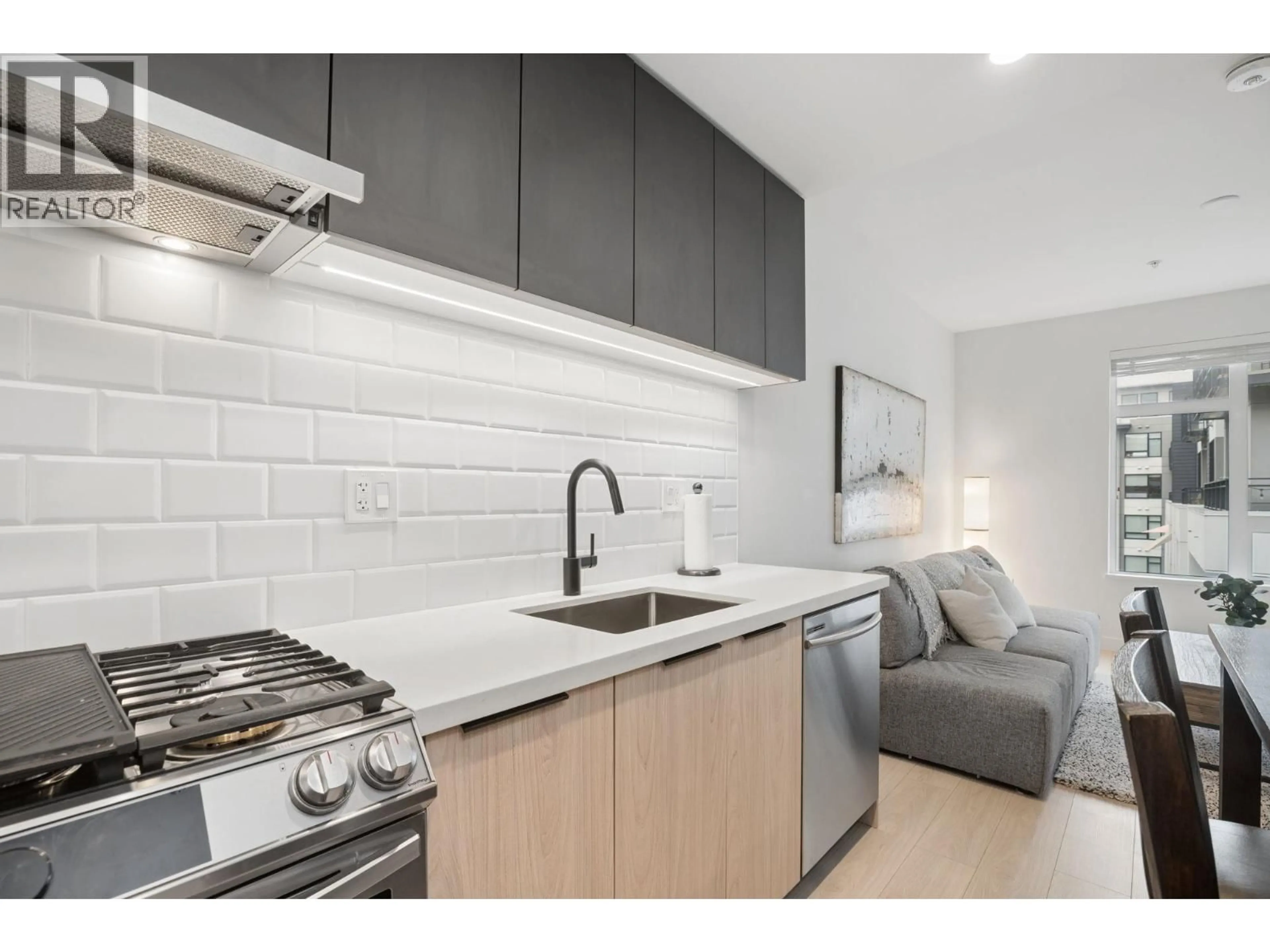 Standard kitchen, unknown for 413 - 3038 ST GEORGE STREET, Port Moody British Columbia V3H0L3