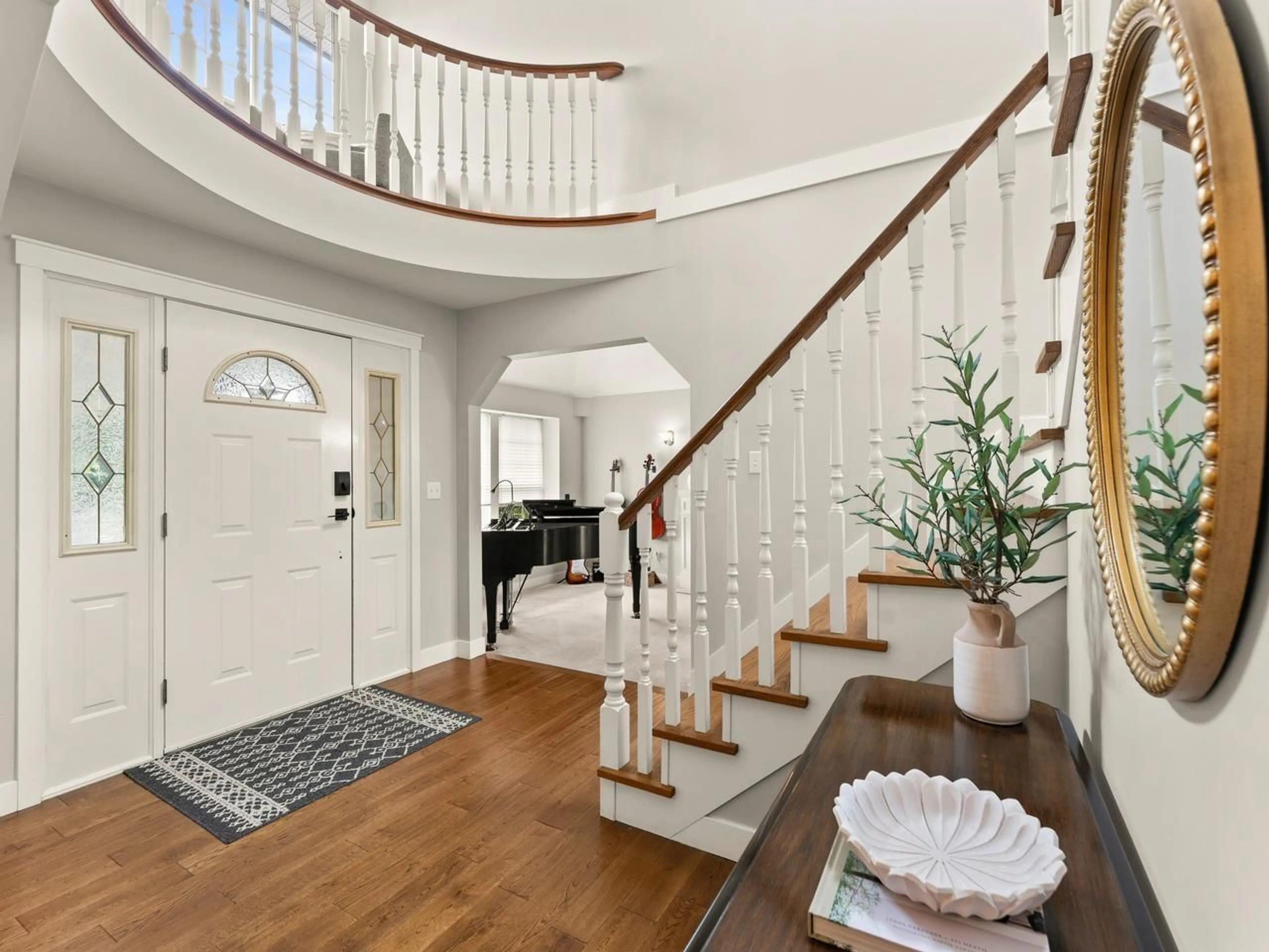 Indoor entryway for 6089 185 STREET, Surrey British Columbia V3S7P7