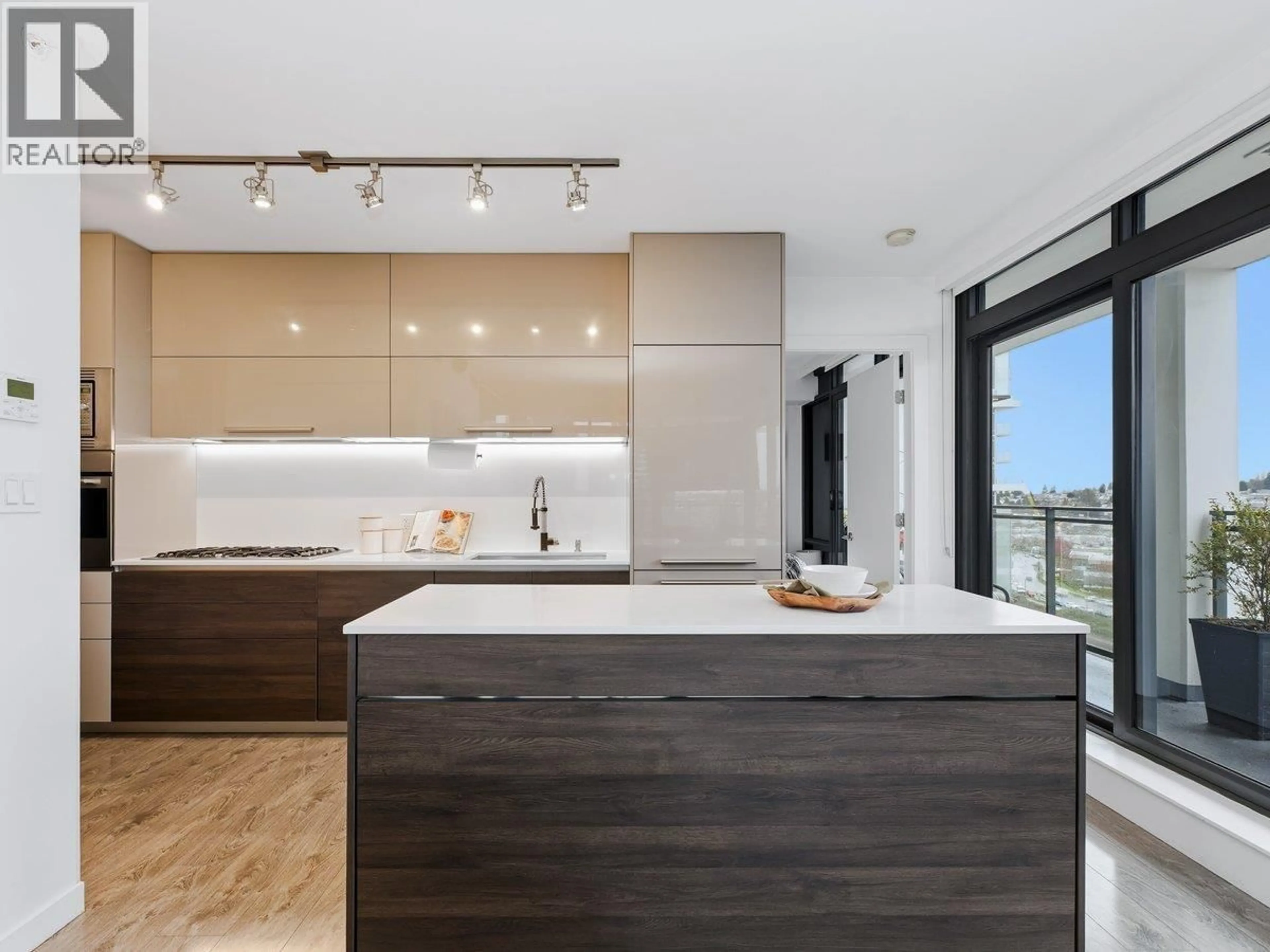 Contemporary kitchen, unknown for 1106 - 2378 ALPHA AVENUE, Burnaby British Columbia V5C0K2