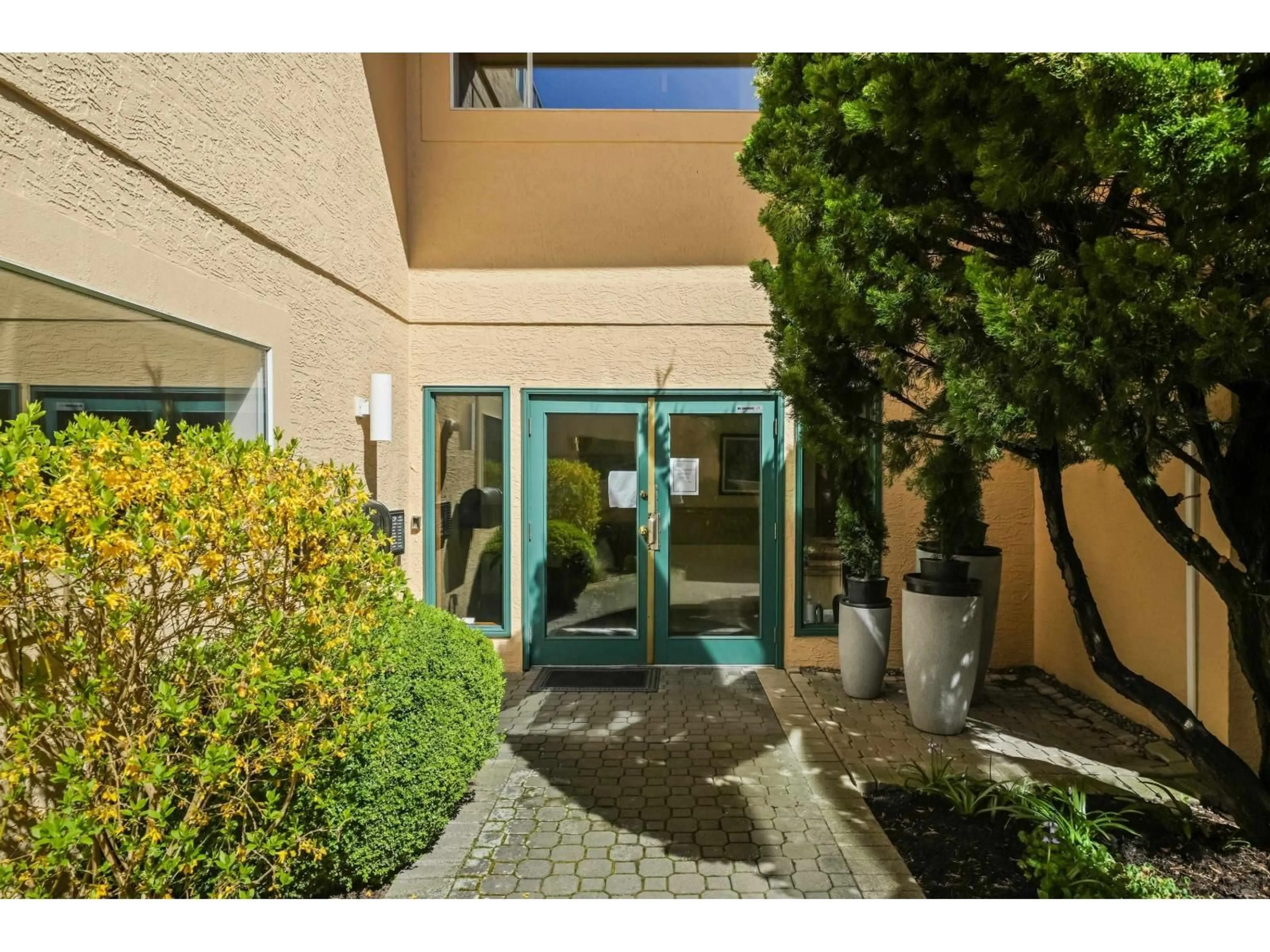 Indoor foyer for 201 - 1255 BEST STREET, White Rock British Columbia V4B4E1