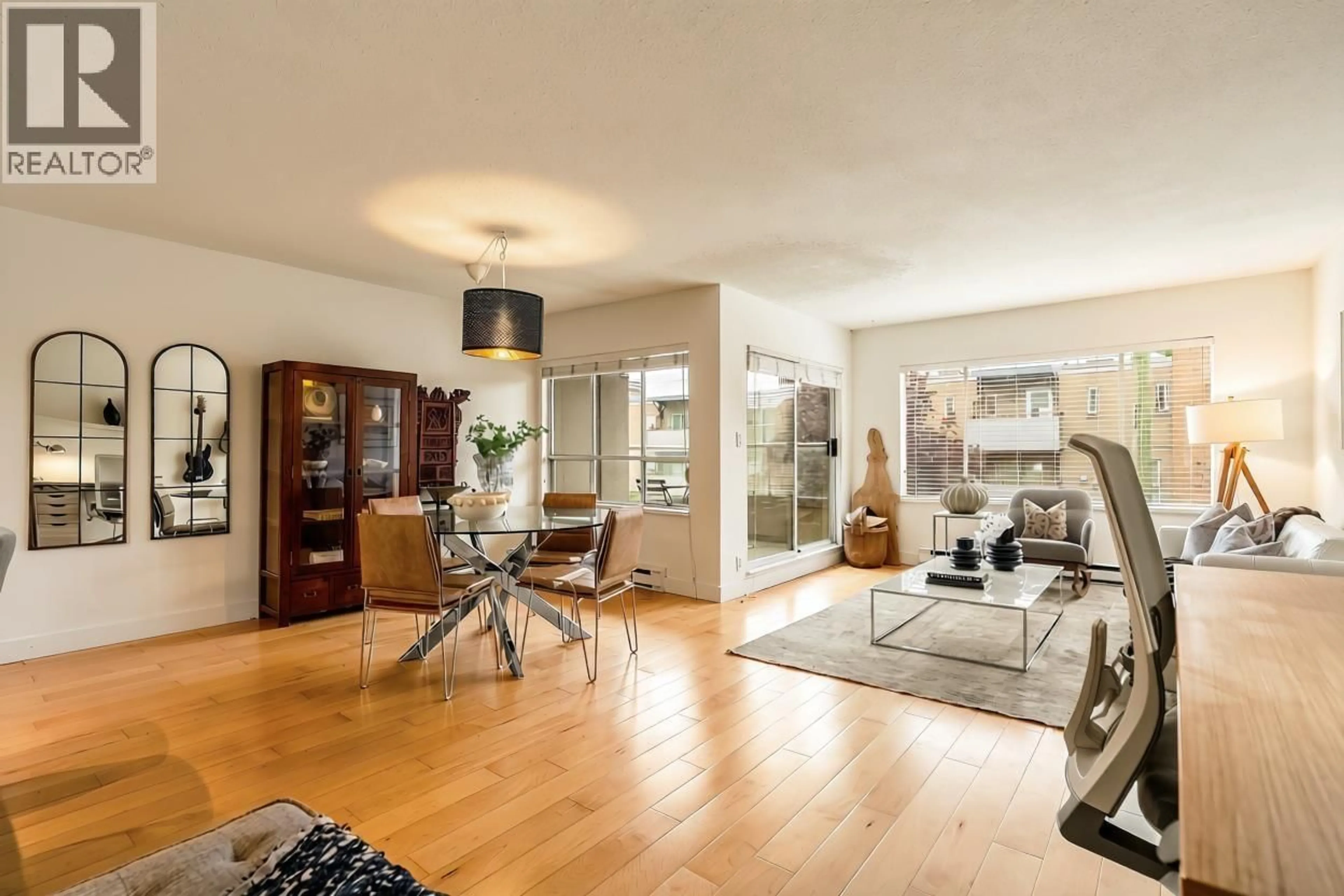 Living room with furniture, wood/laminate floor for 101 - 2412 ALDER STREET, Vancouver British Columbia V6H3Z4