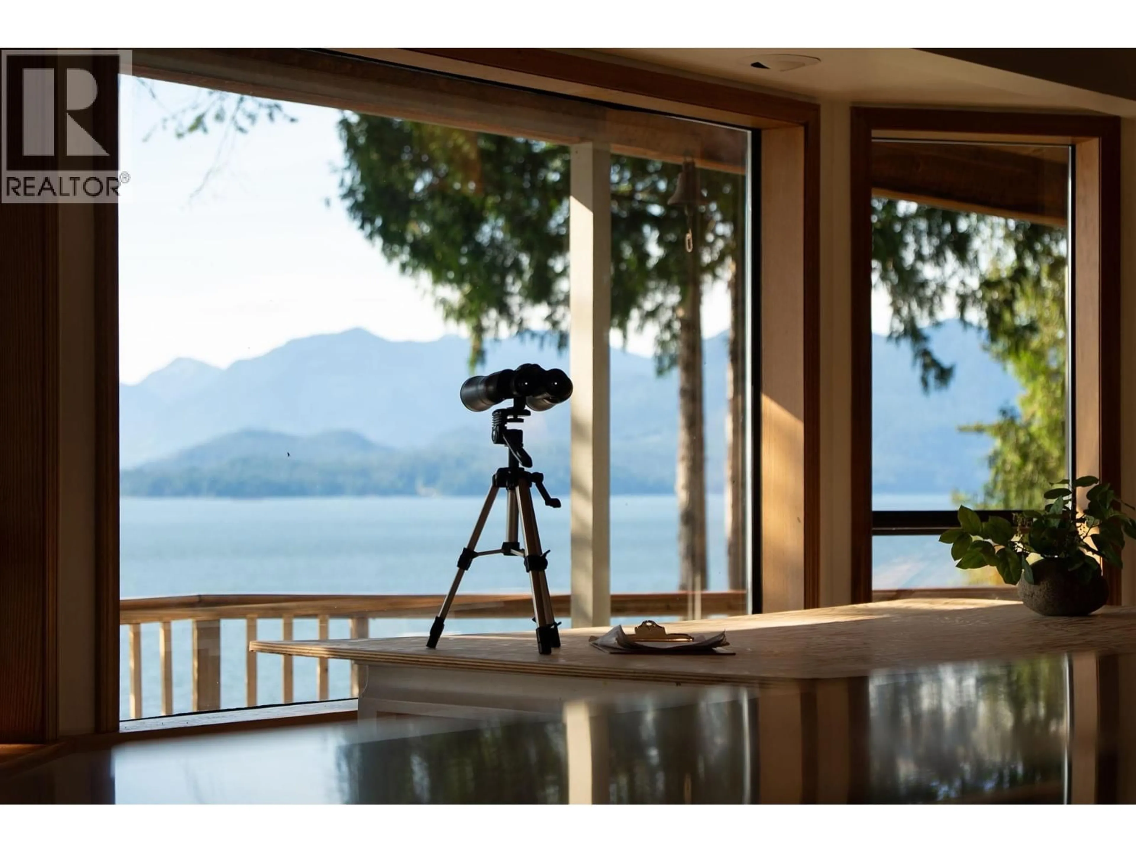 Unknown for 990 WINDJAMMER ROAD, Bowen Island British Columbia V0N1G2