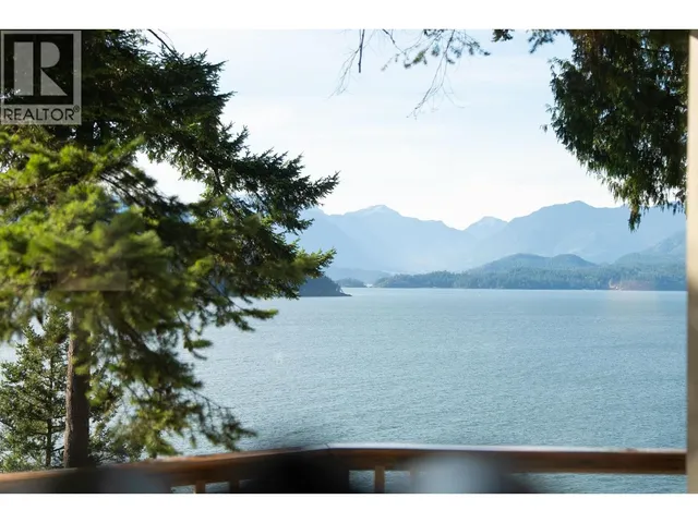 990 WINDJAMMER ROAD, Bowen Island 2