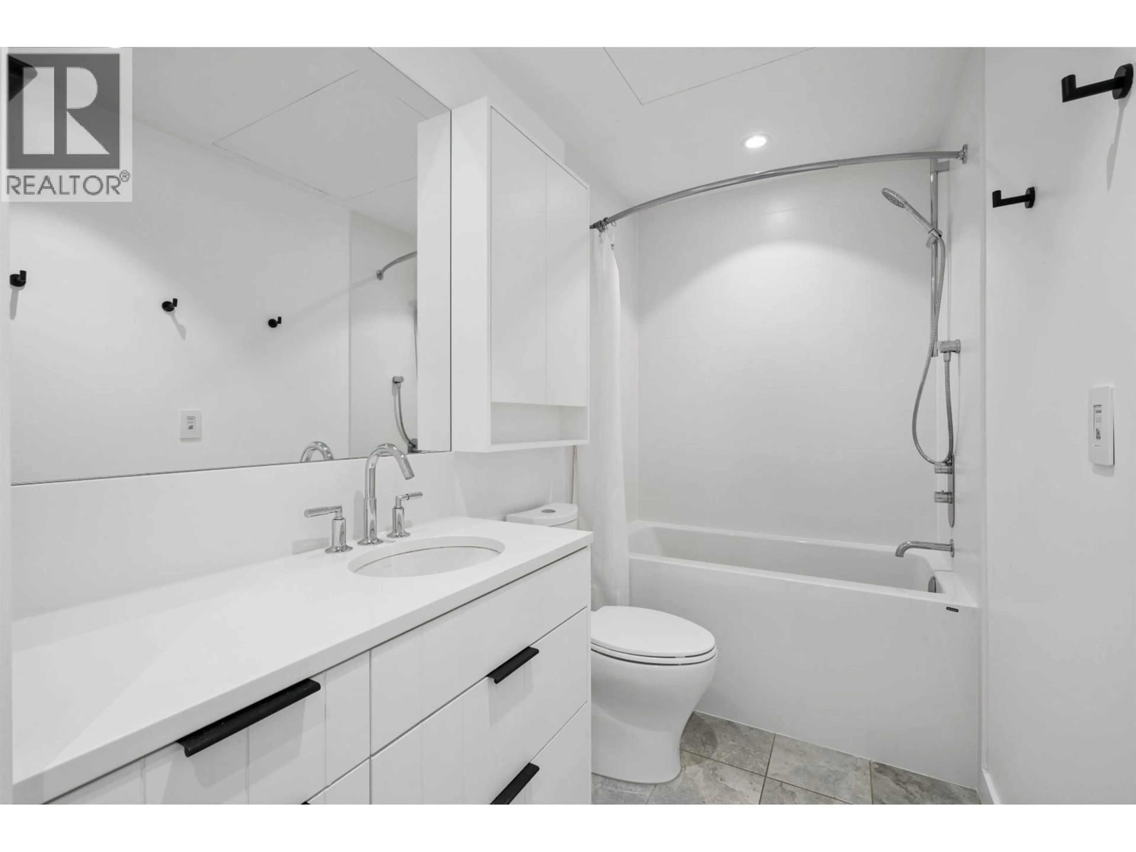 Standard bathroom, ceramic/tile floor for 211 - 90 KING EDWARD AVENUE, Vancouver British Columbia V5Y0N6