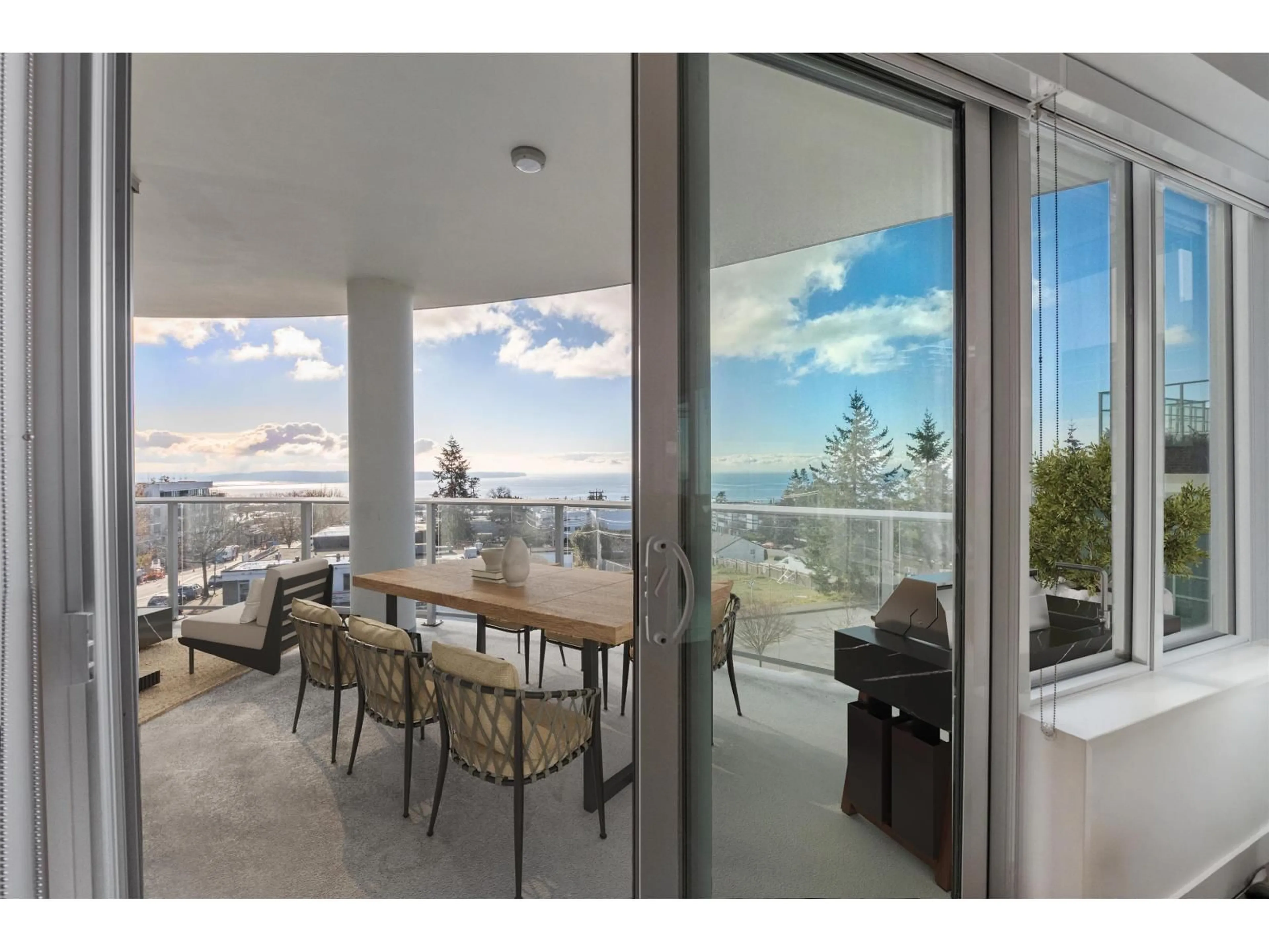 Unknown for 408 - 1441 JOHNSTON ROAD, White Rock British Columbia V4B3Z4