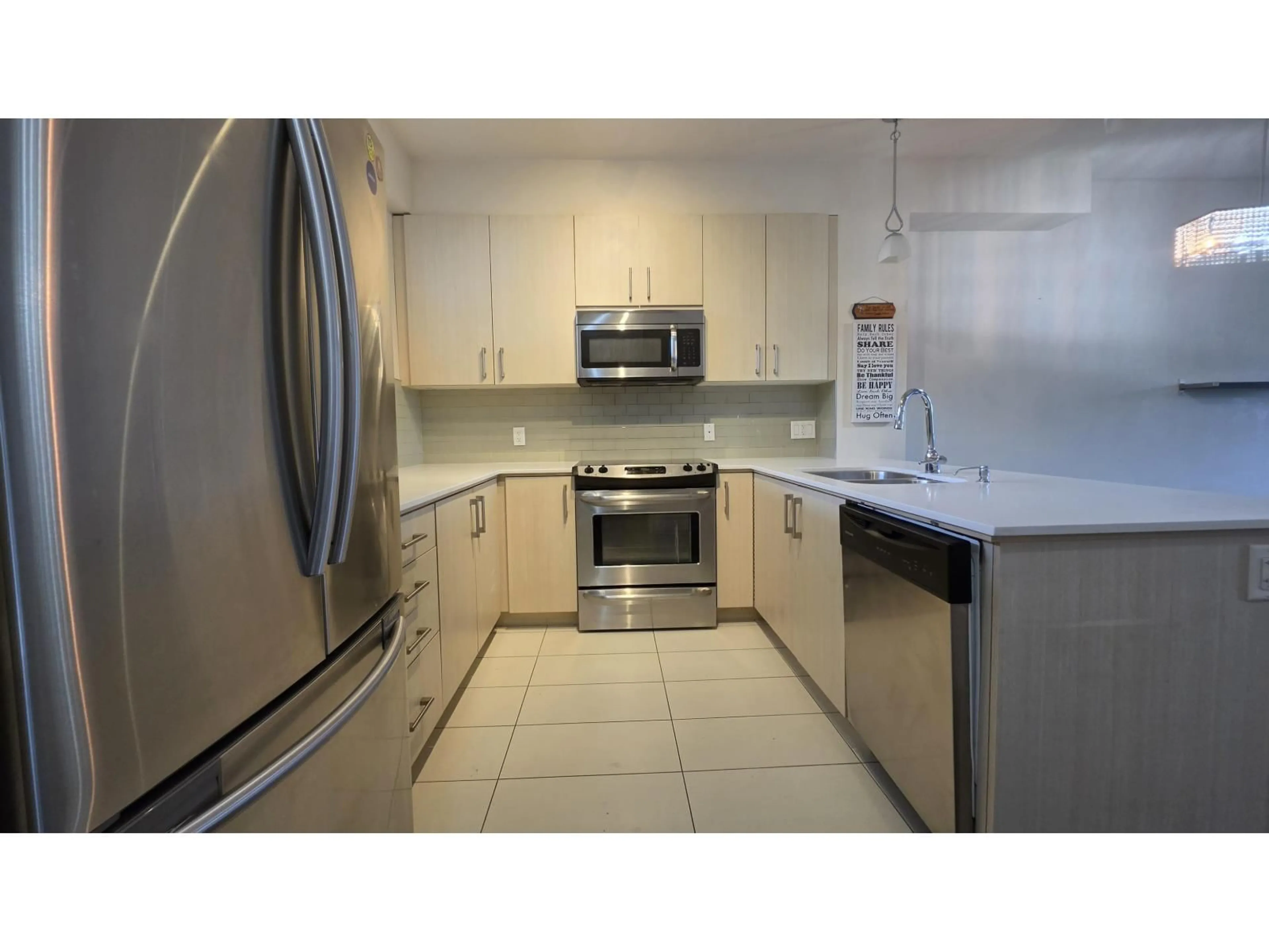 Standard kitchen, ceramic/tile floor for 228 - 32095 HILLCREST AVENUE, Abbotsford British Columbia V2T1S3