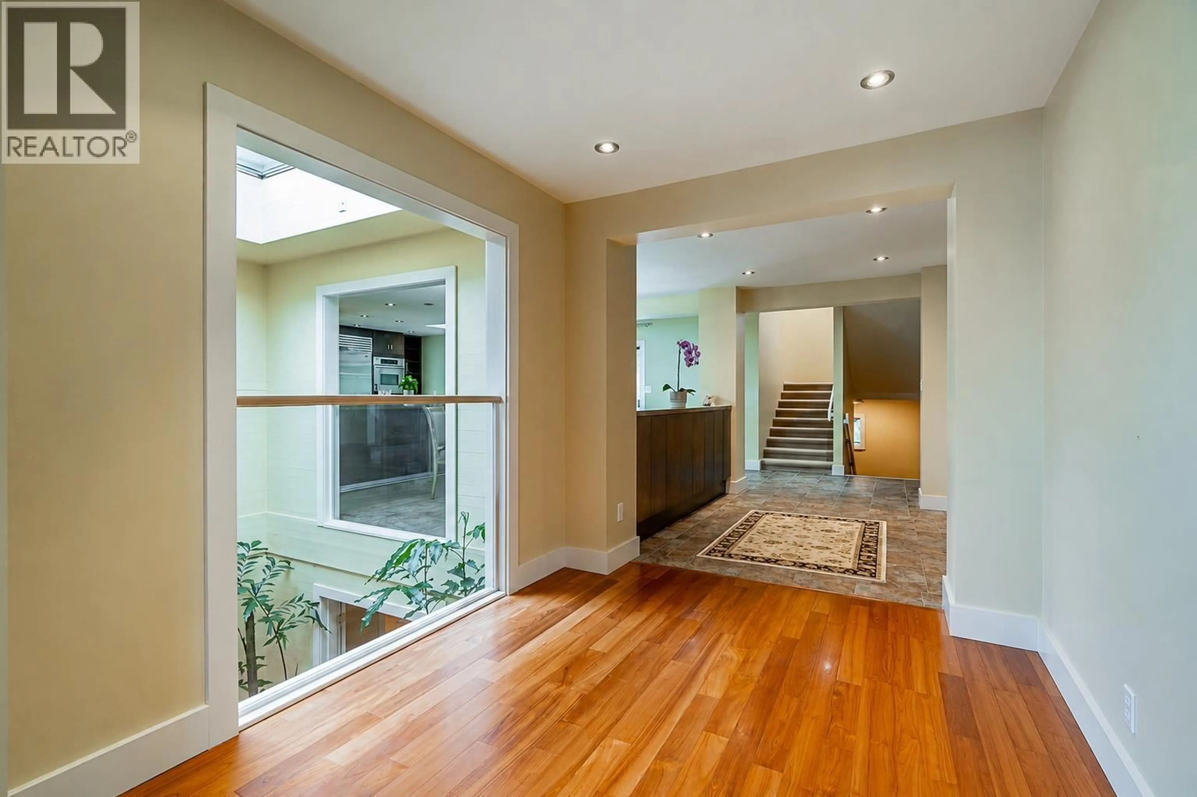 Indoor foyer for 1542 CHARTWELL DRIVE, West Vancouver British Columbia V7S2S1