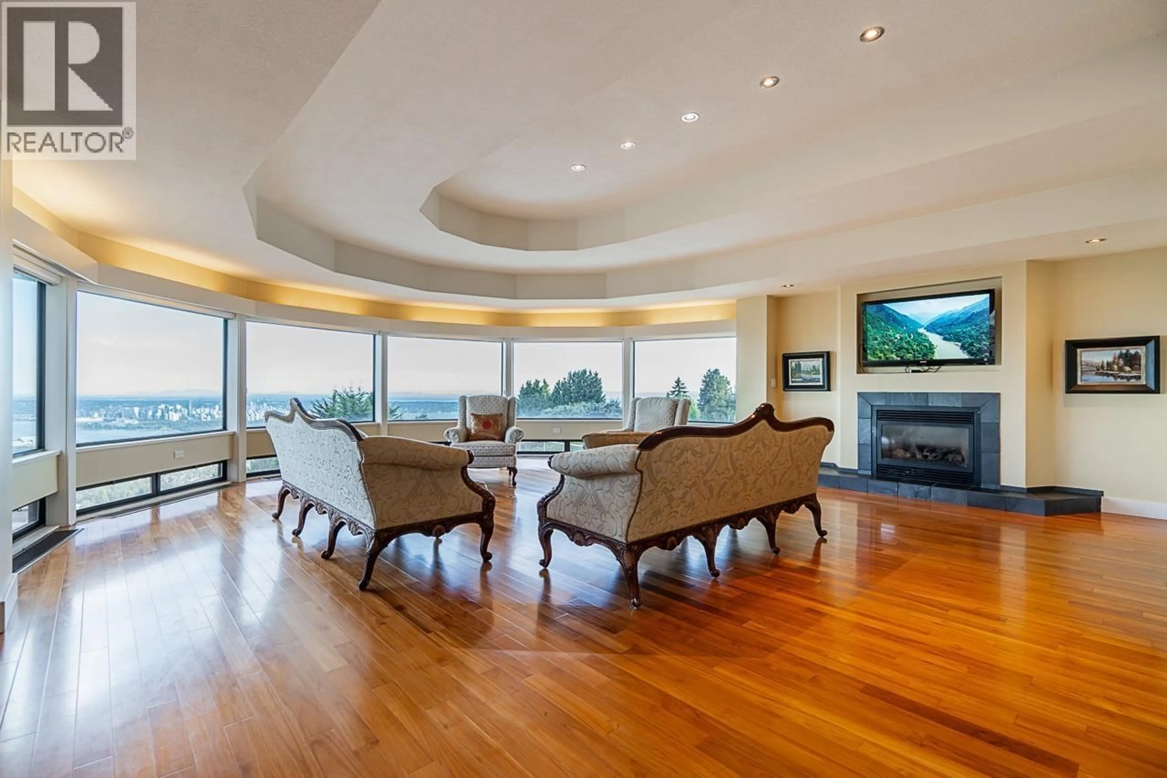 Living room with furniture, wood/laminate floor for 1542 CHARTWELL DRIVE, West Vancouver British Columbia V7S2S1