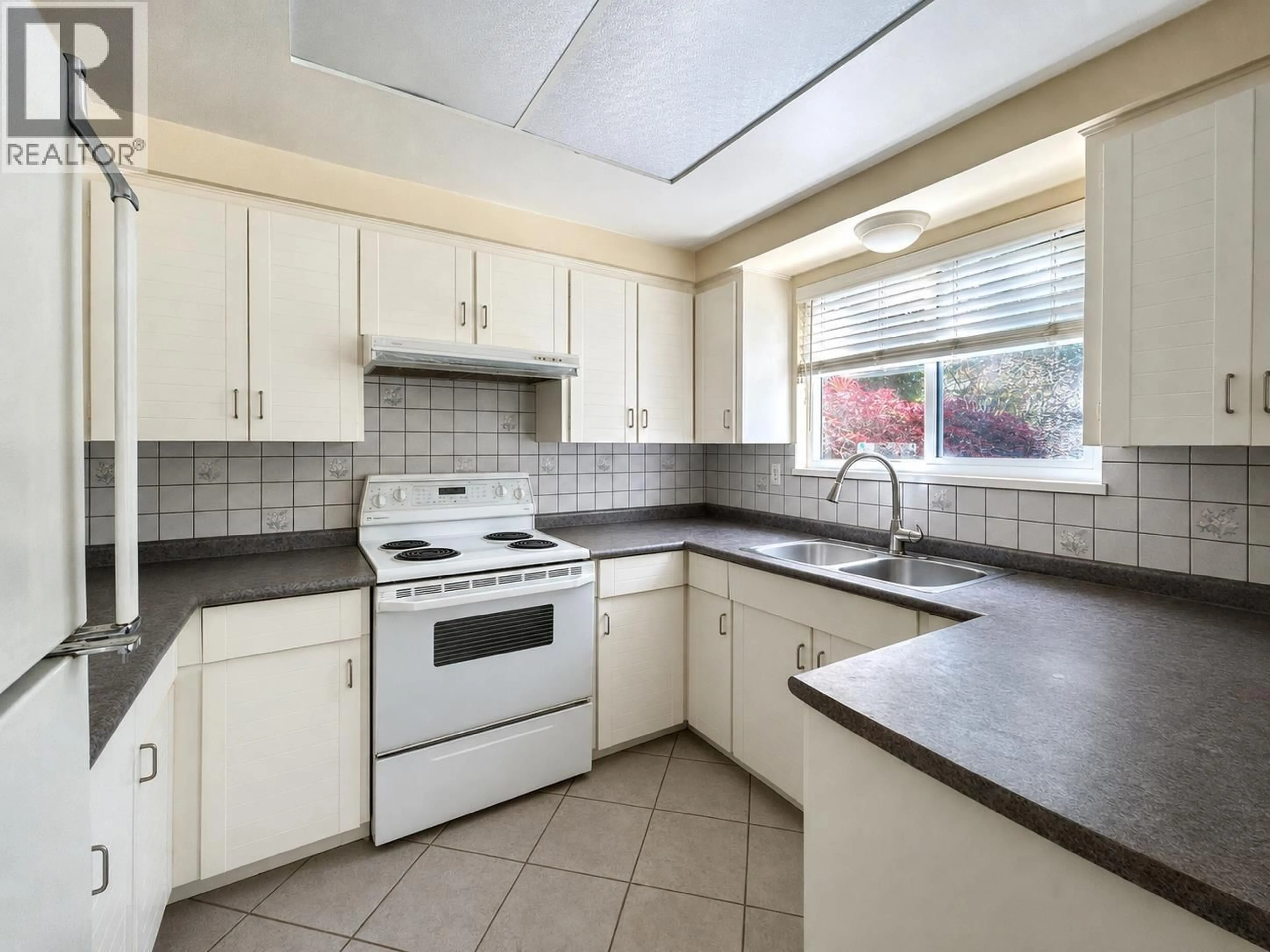 Standard kitchen, ceramic/tile floor for 5146 HOLLYWOOD DRIVE, Richmond British Columbia V7E4V4