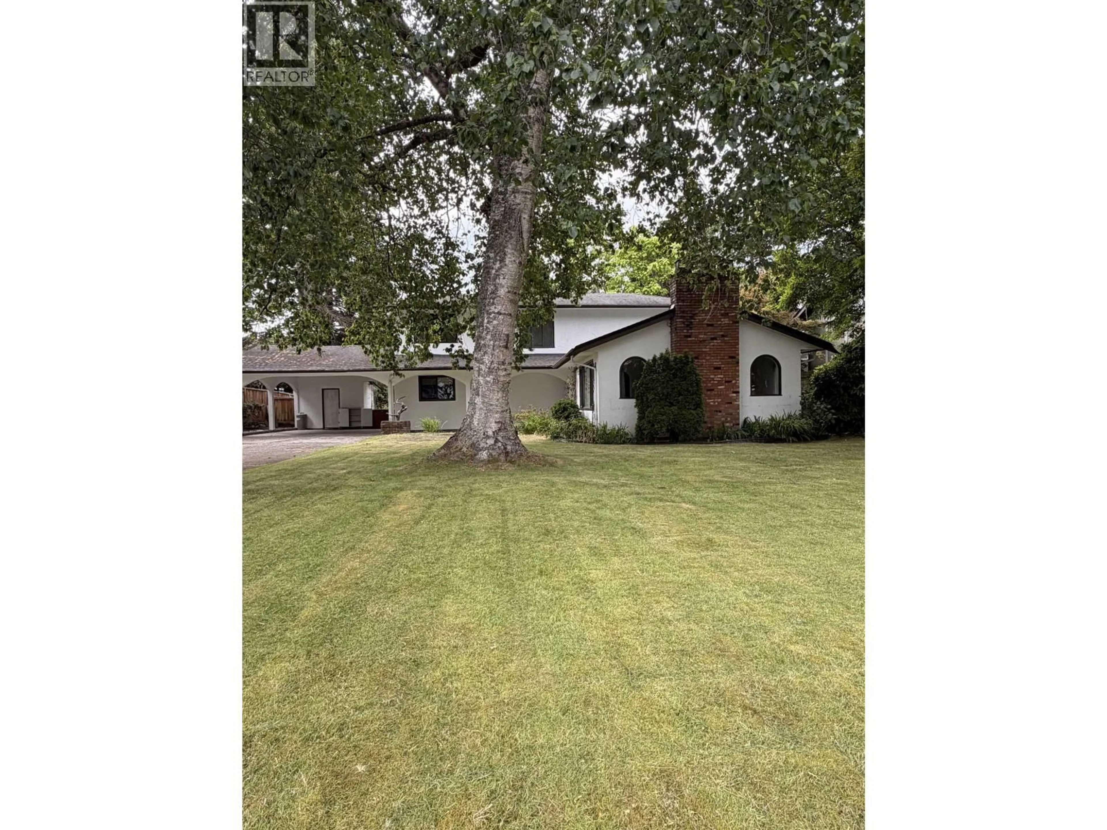 A pic from outside/outdoor area/front of a property/back of a property/a pic from drone, street for 4936 4 AVENUE AVENUE, Delta British Columbia V4M1G4
