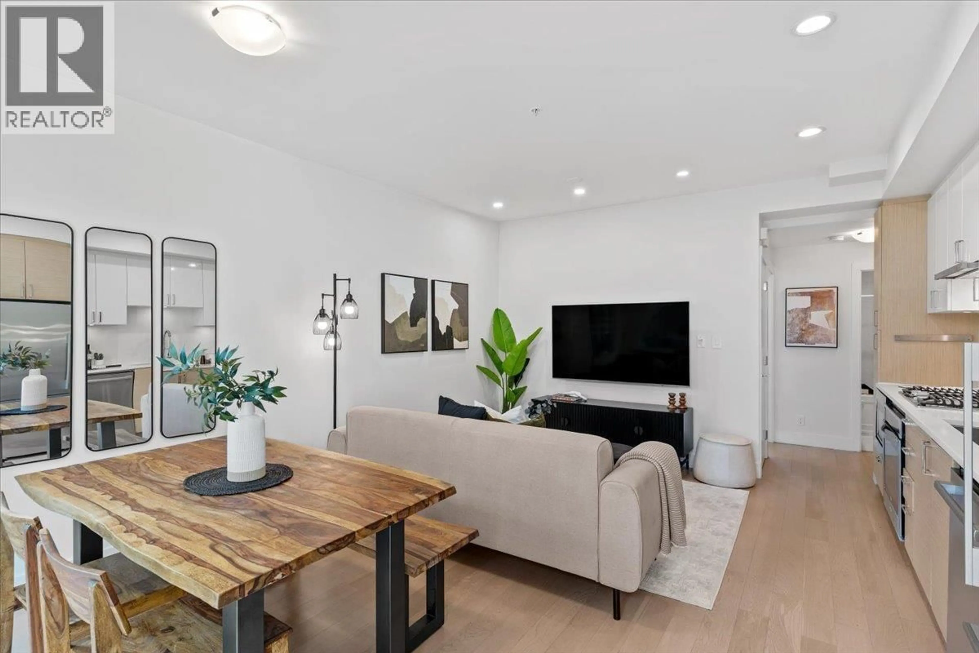 Living room with furniture, wood/laminate floor for 5 - 1415 1ST AVENUE, Vancouver British Columbia V5N1A4