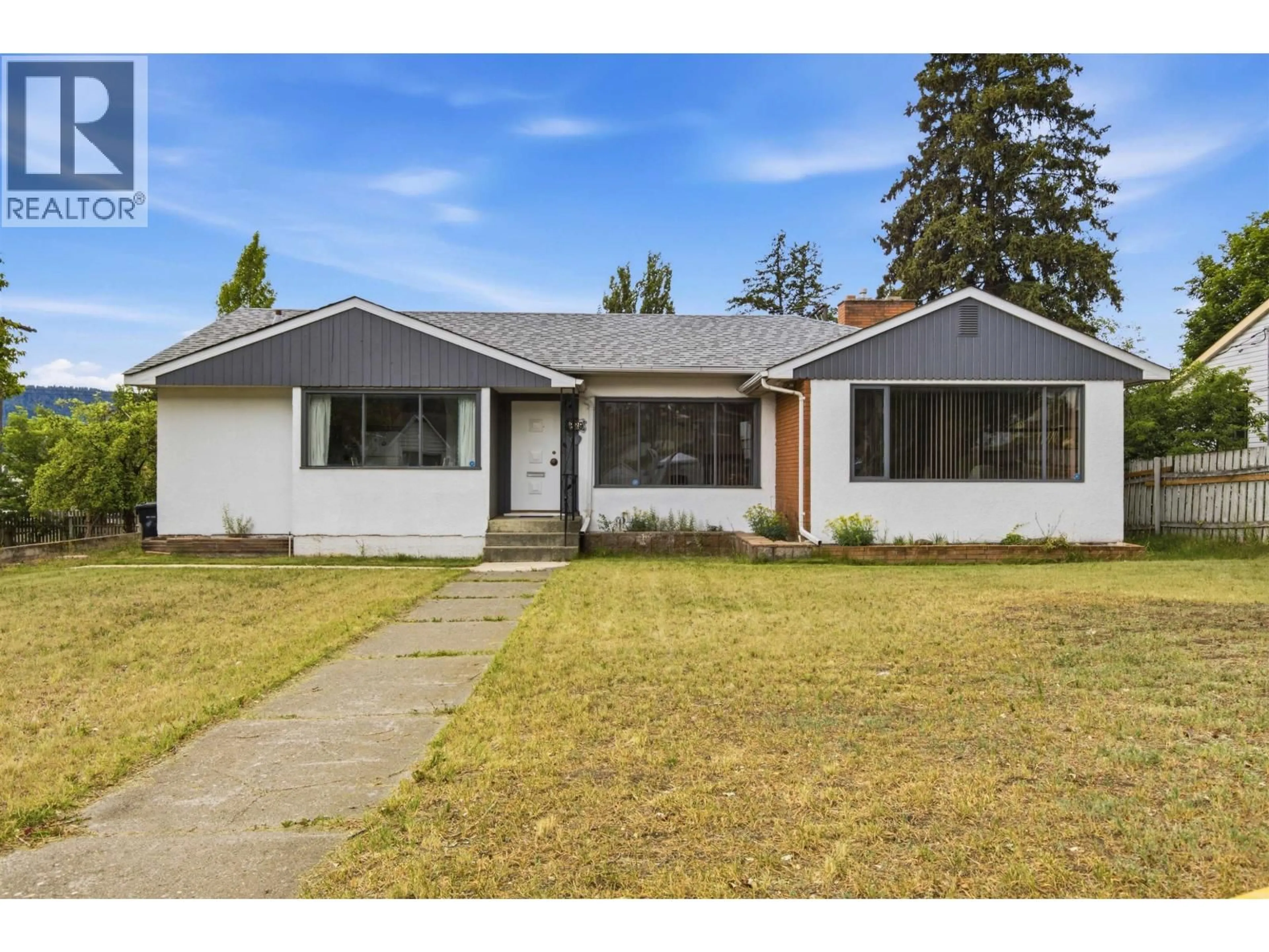 Home with vinyl exterior material, street for 239 FIFTH AVENUE, Williams Lake British Columbia V2G2E9