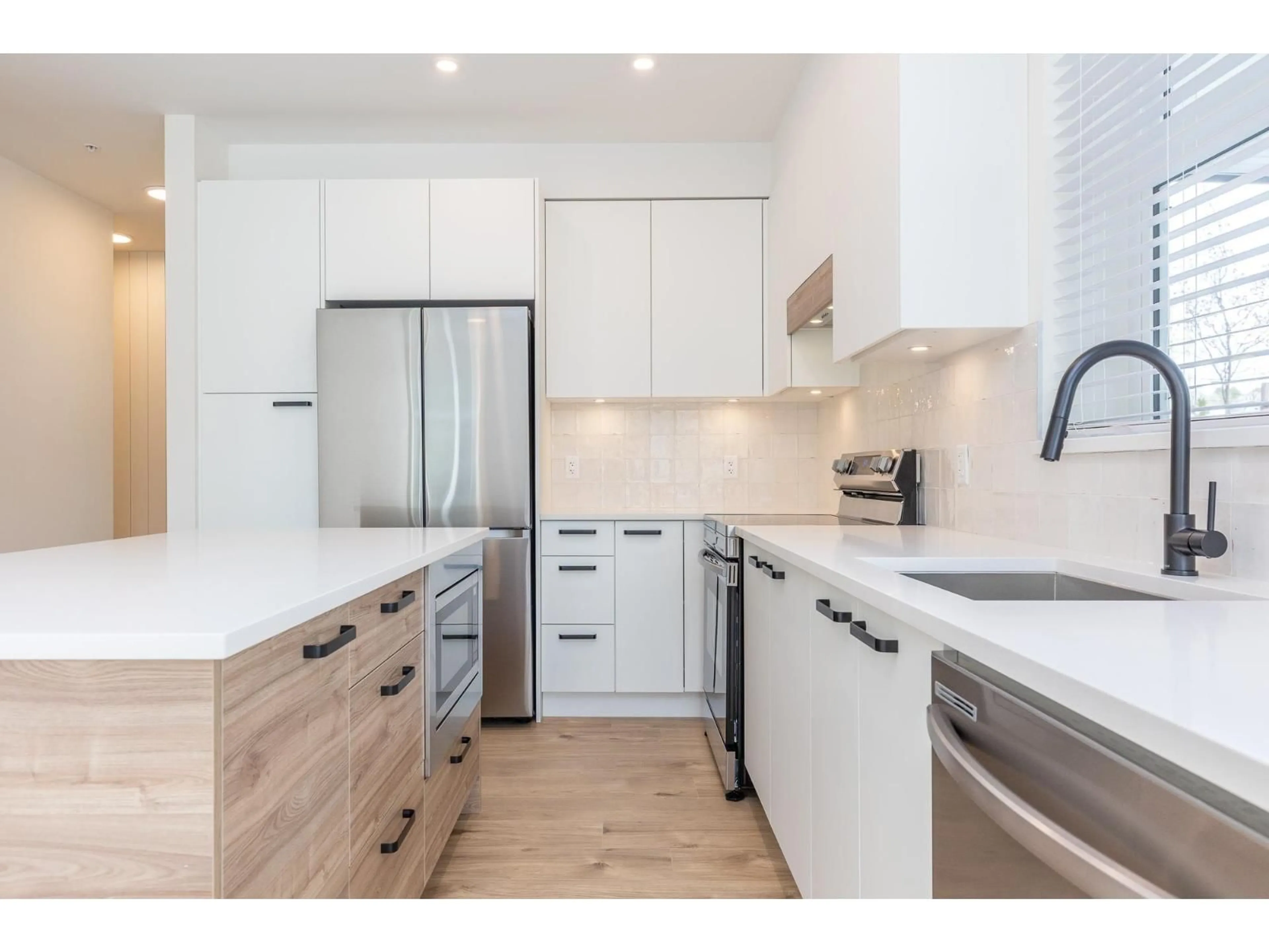 Contemporary kitchen, wood/laminate floor for 112 - 33920 BEST AVENUE, Mission British Columbia V2V0L9
