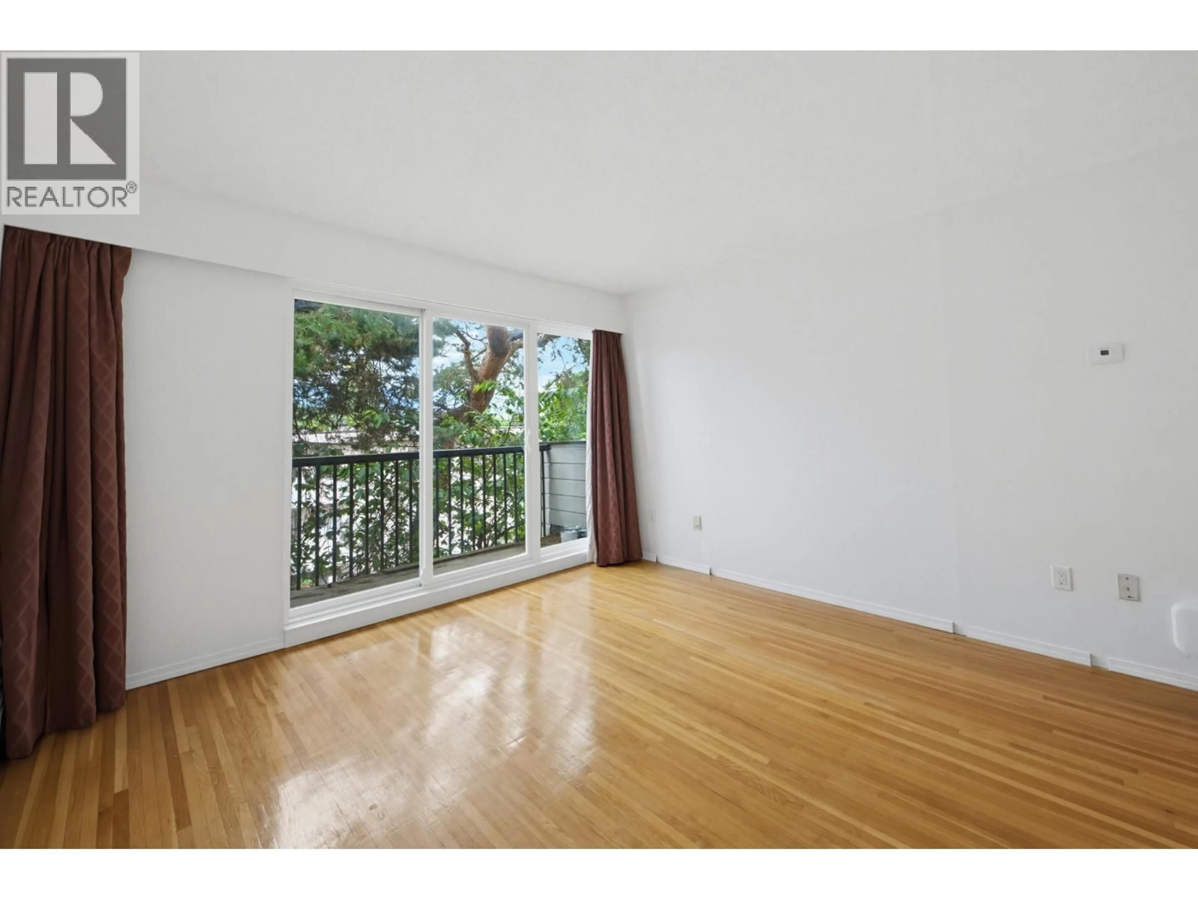 A pic of a room for 301 - 2125 2ND AVENUE, Vancouver British Columbia V6K1H7