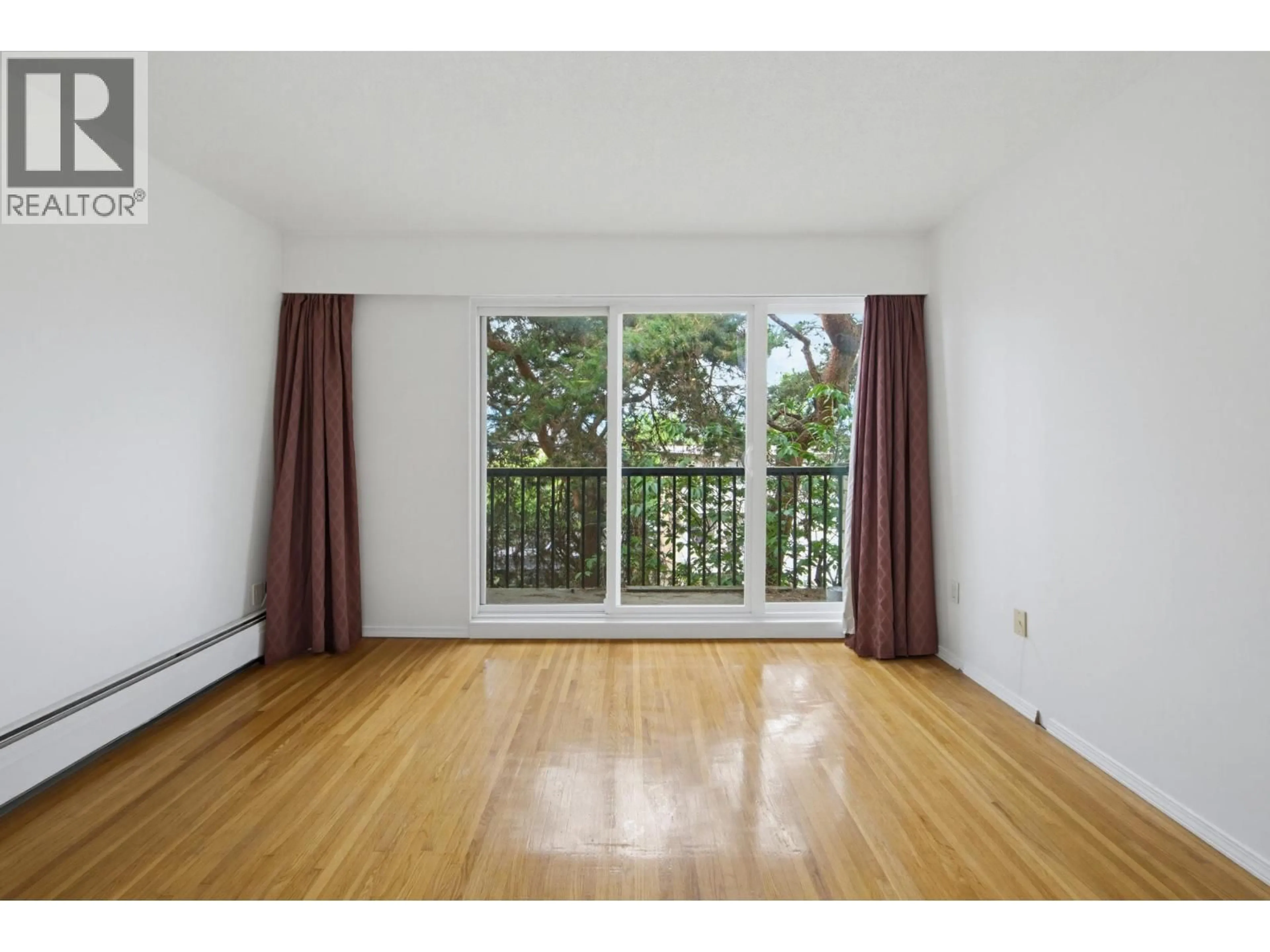 A pic of a room for 301 - 2125 2ND AVENUE, Vancouver British Columbia V6K1H7