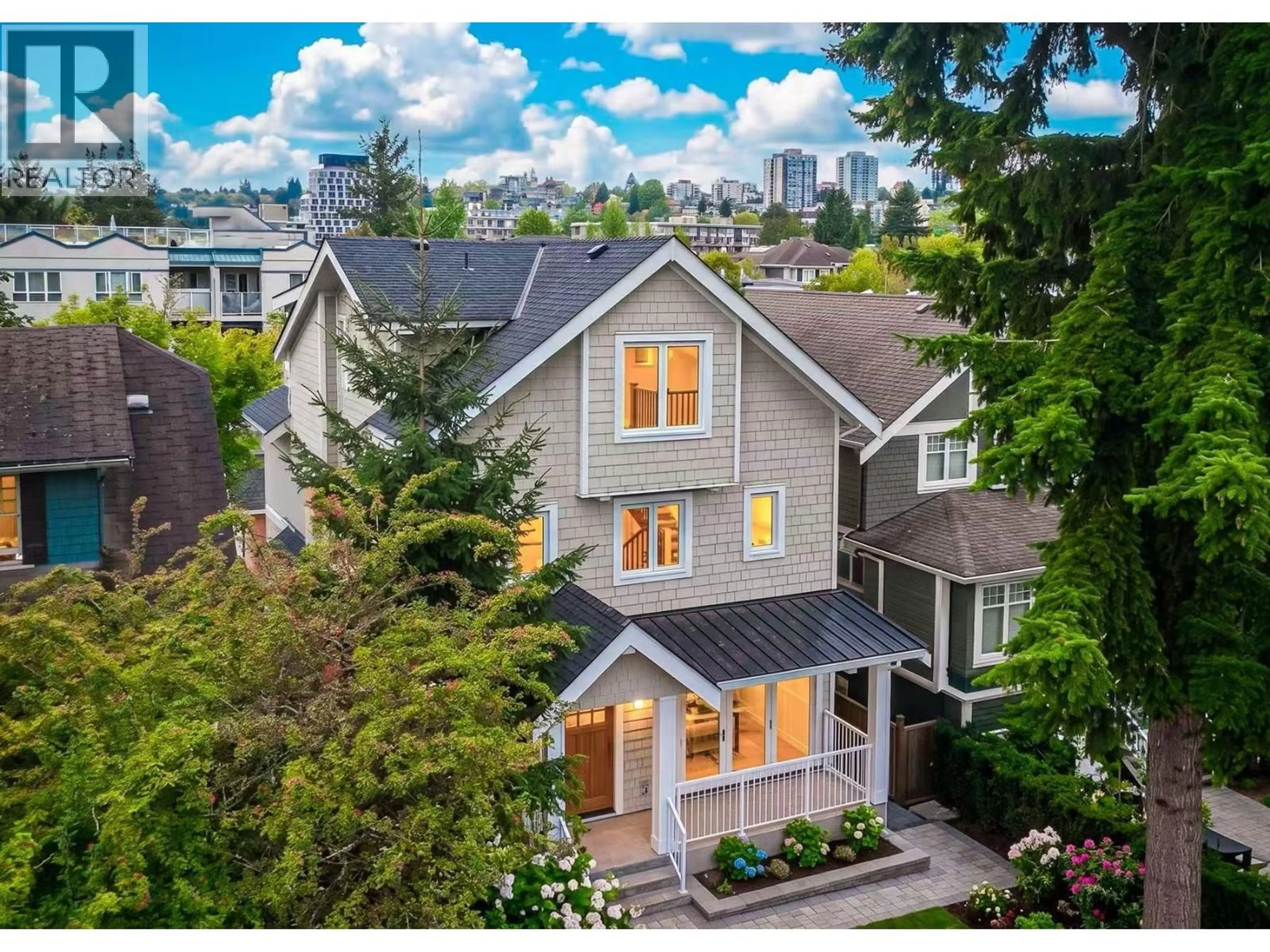 A pic from outside/outdoor area/front of a property/back of a property/a pic from drone, street for 1 - 3638 3RD AVENUE, Vancouver British Columbia V6R1L9