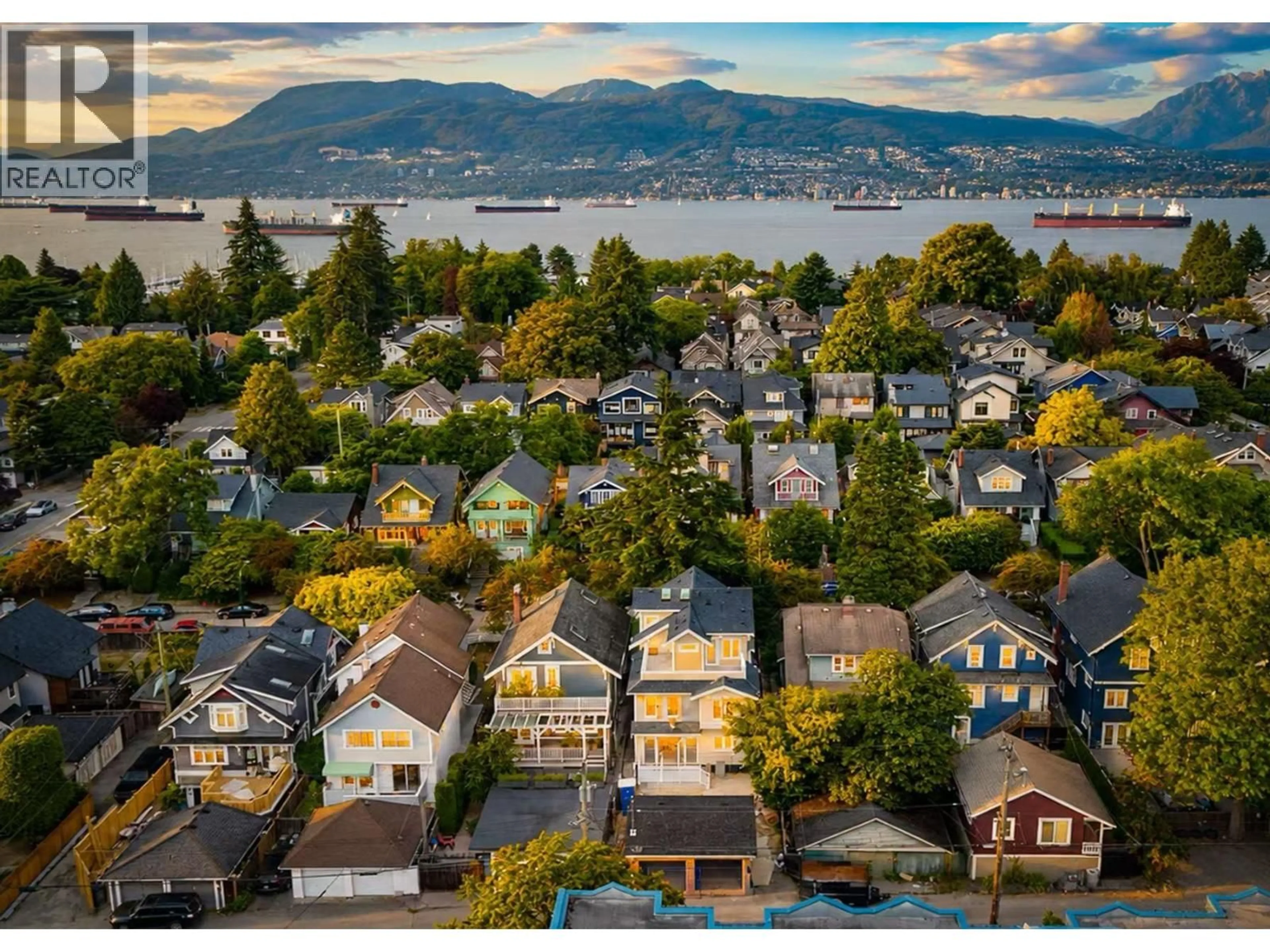 A pic from outside/outdoor area/front of a property/back of a property/a pic from drone, water/lake/river/ocean view for 1 - 3638 3RD AVENUE, Vancouver British Columbia V6R1L9