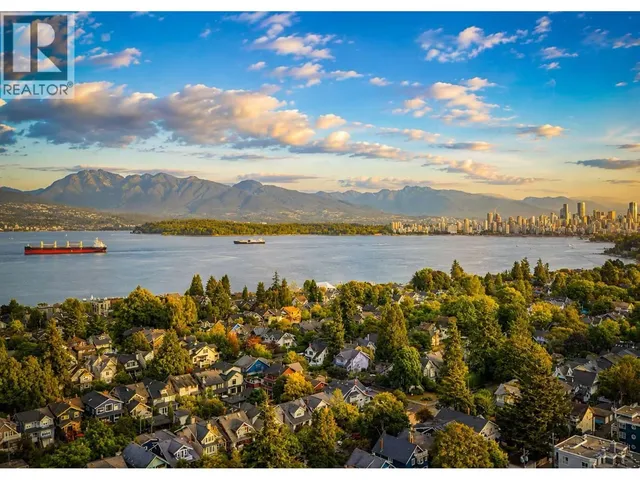 1 - 3638 3RD AVENUE, Vancouver 5