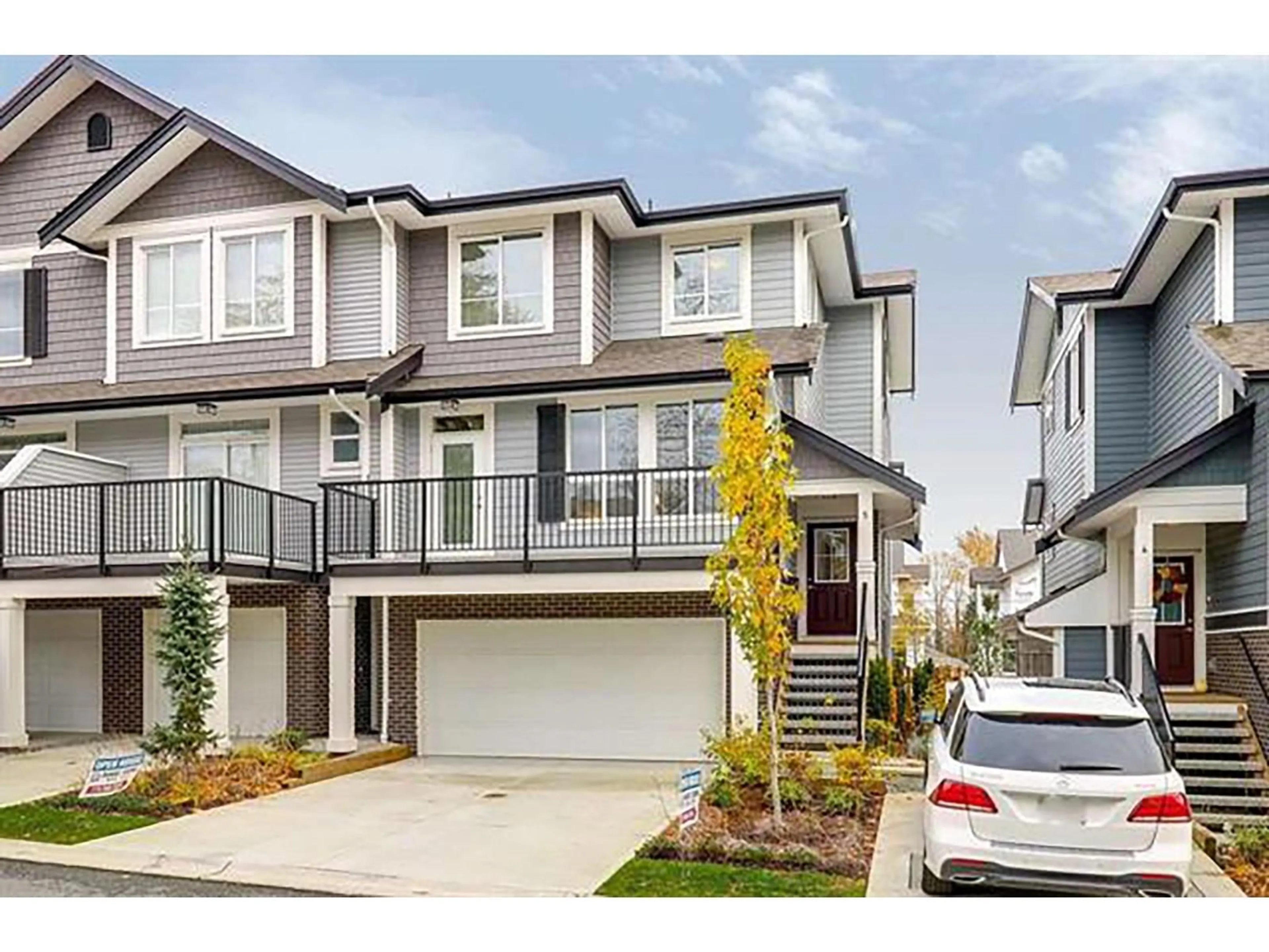Home with vinyl exterior material, street for 5 - 7157 210 STREET, Langley British Columbia V2Y0T3