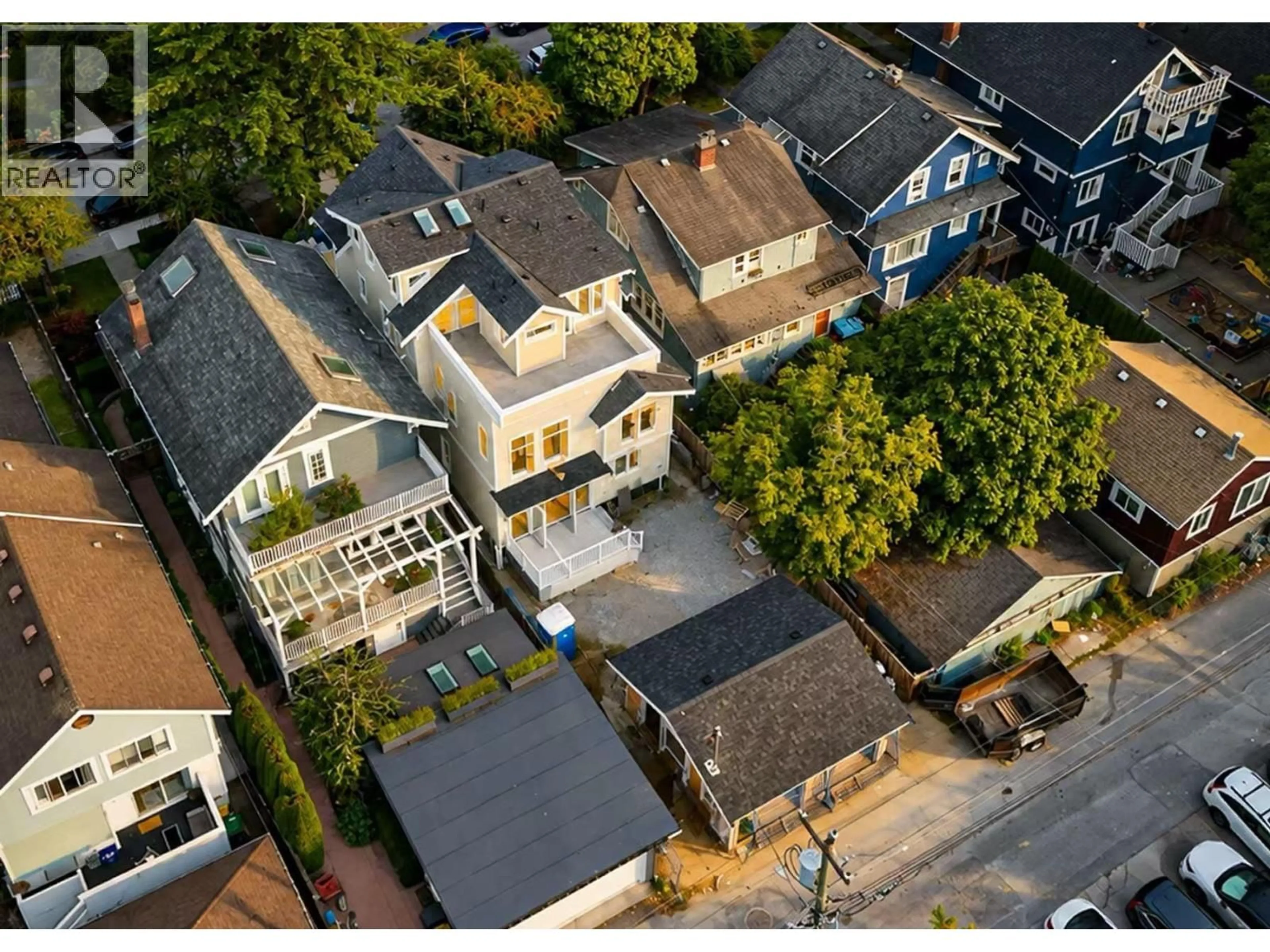 A pic from outside/outdoor area/front of a property/back of a property/a pic from drone, street for 2 - 3638 3RD AVENUE, Vancouver British Columbia V6R1L9