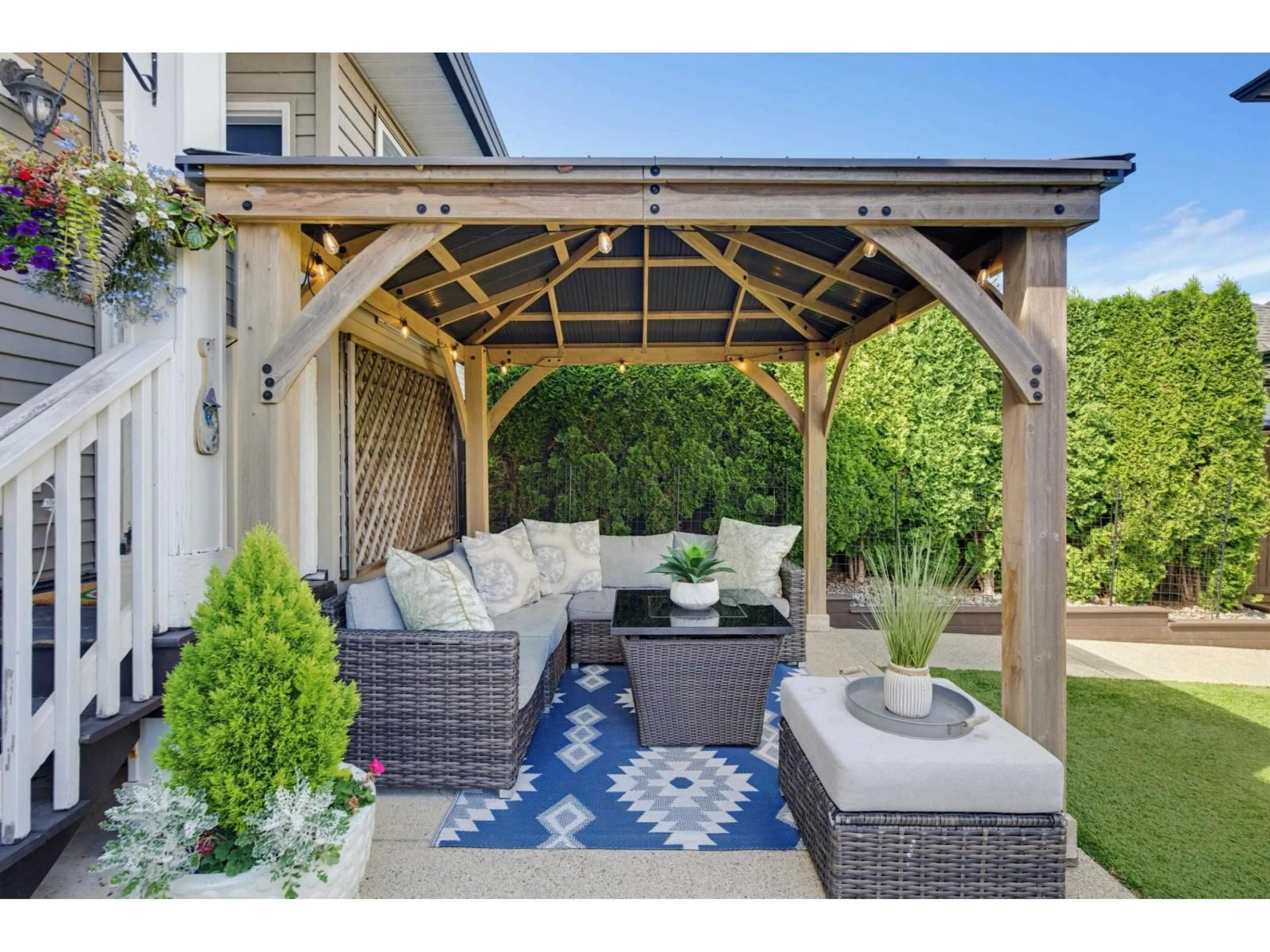 Patio, mountain view for 6748 193 STREET, Surrey British Columbia V4N0B8