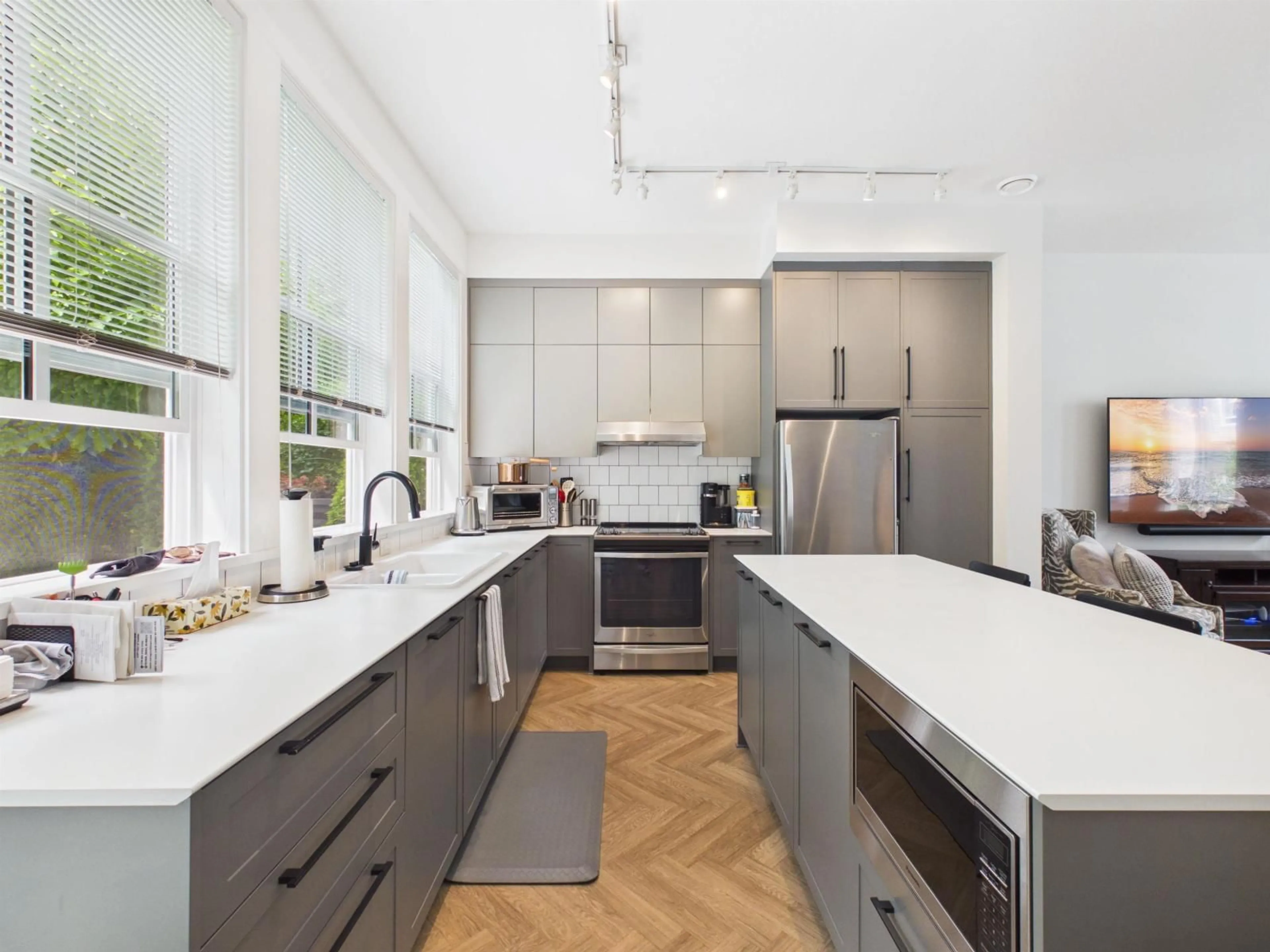 Contemporary kitchen, unknown for 70 - 15898 27 AVENUE, Surrey British Columbia V3Z0T2