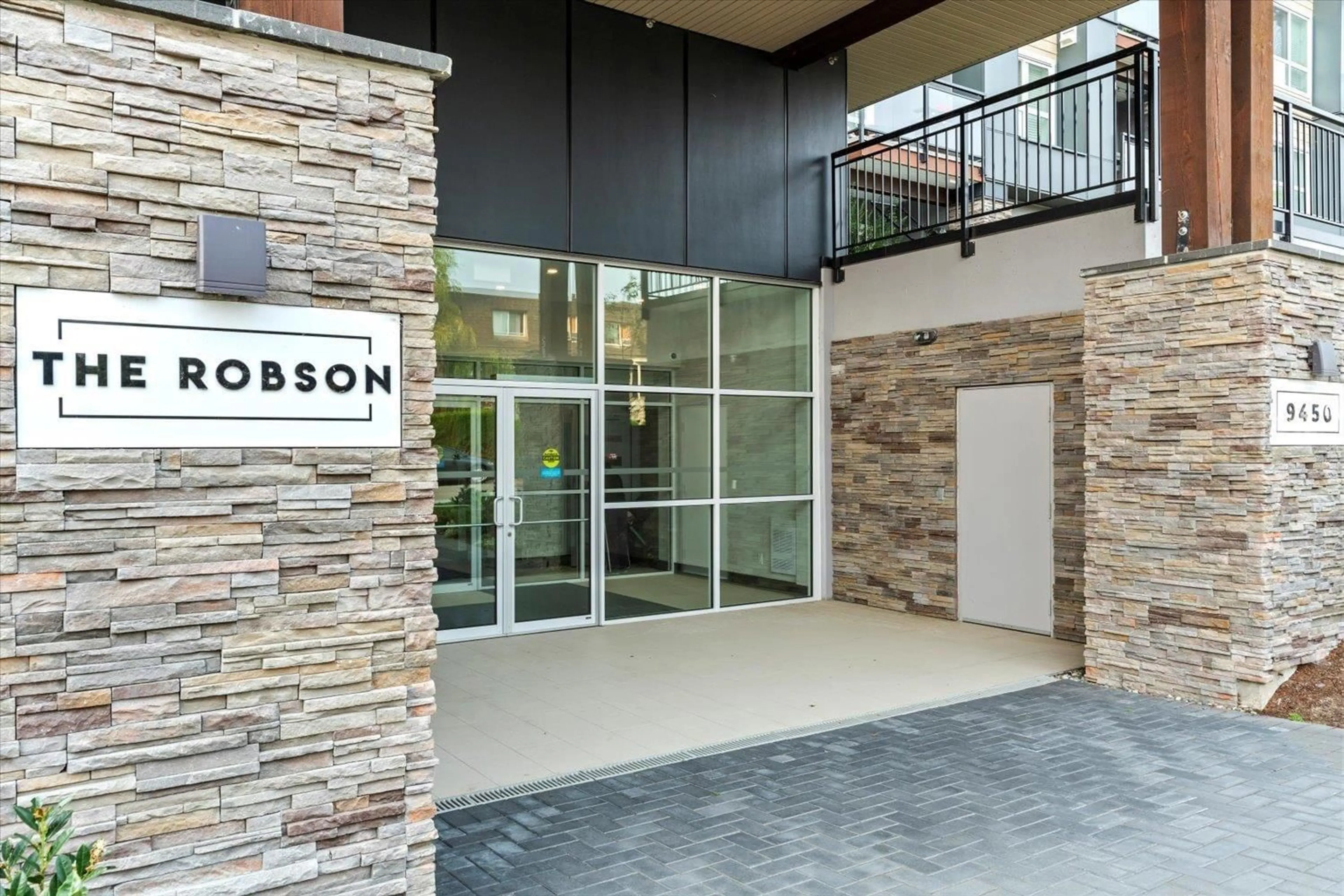 Indoor foyer for 209 - 9450 ROBSON STREET, Chilliwack British Columbia V2P4E4