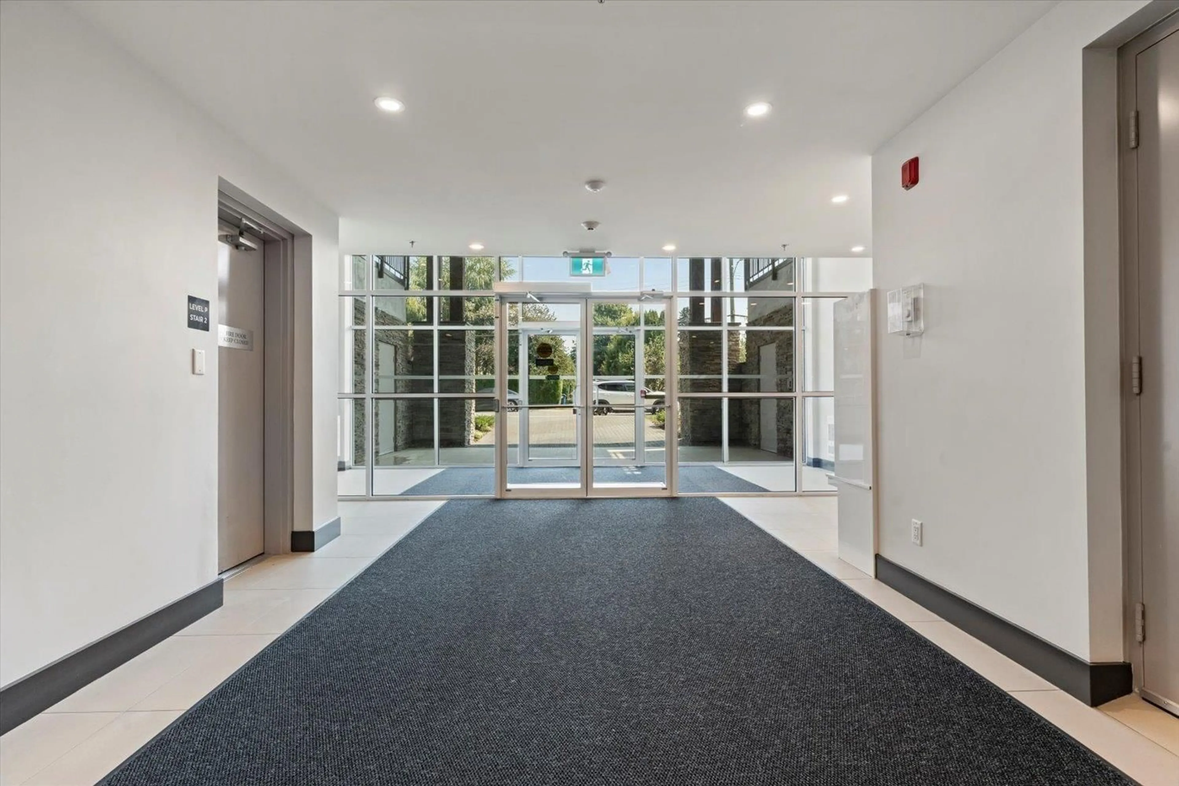Indoor foyer for 209 - 9450 ROBSON STREET, Chilliwack British Columbia V2P4E4