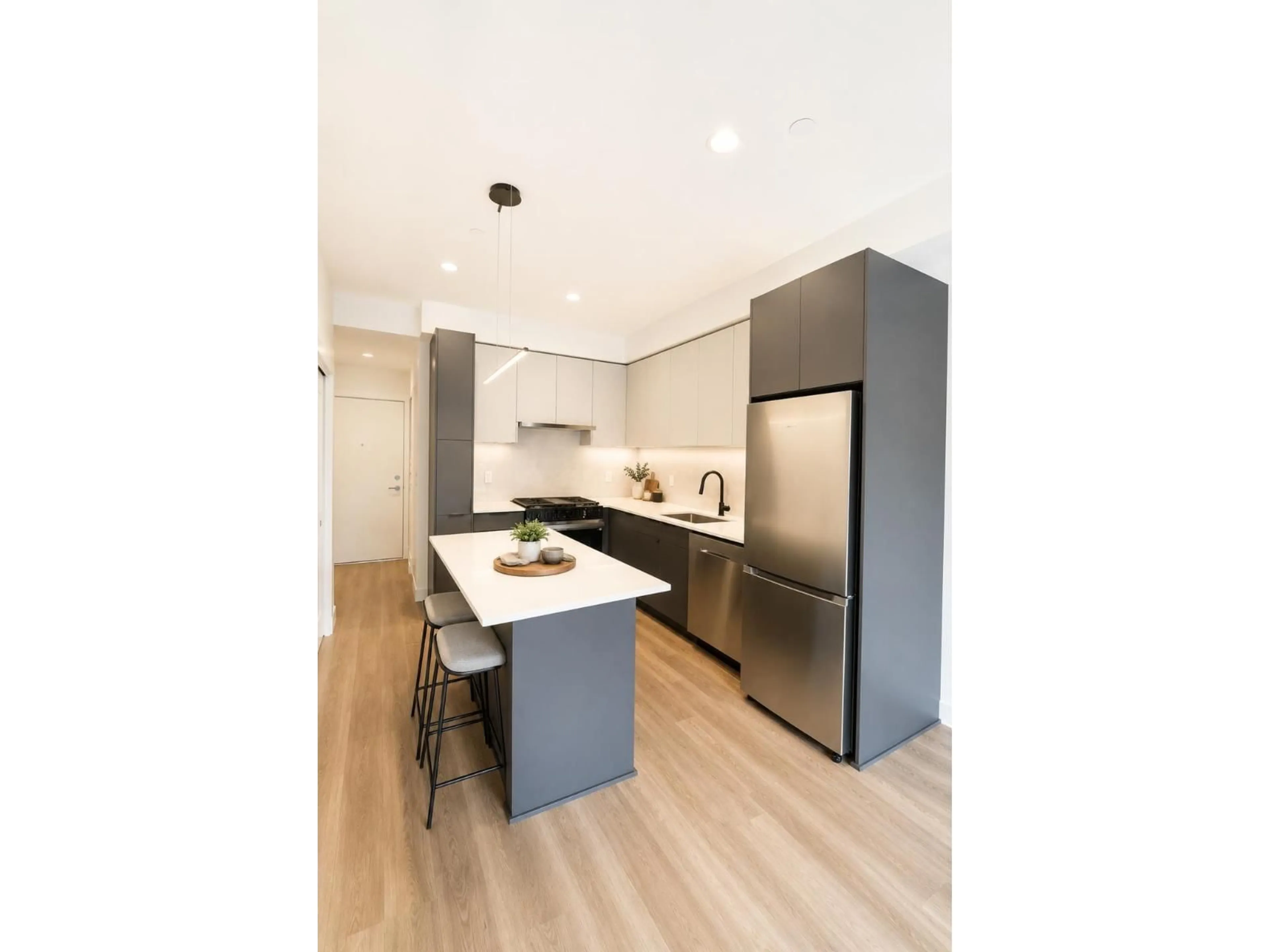 Contemporary kitchen, wood/laminate floor for 203 - 7728 119A STREET, Delta British Columbia V4C0E8