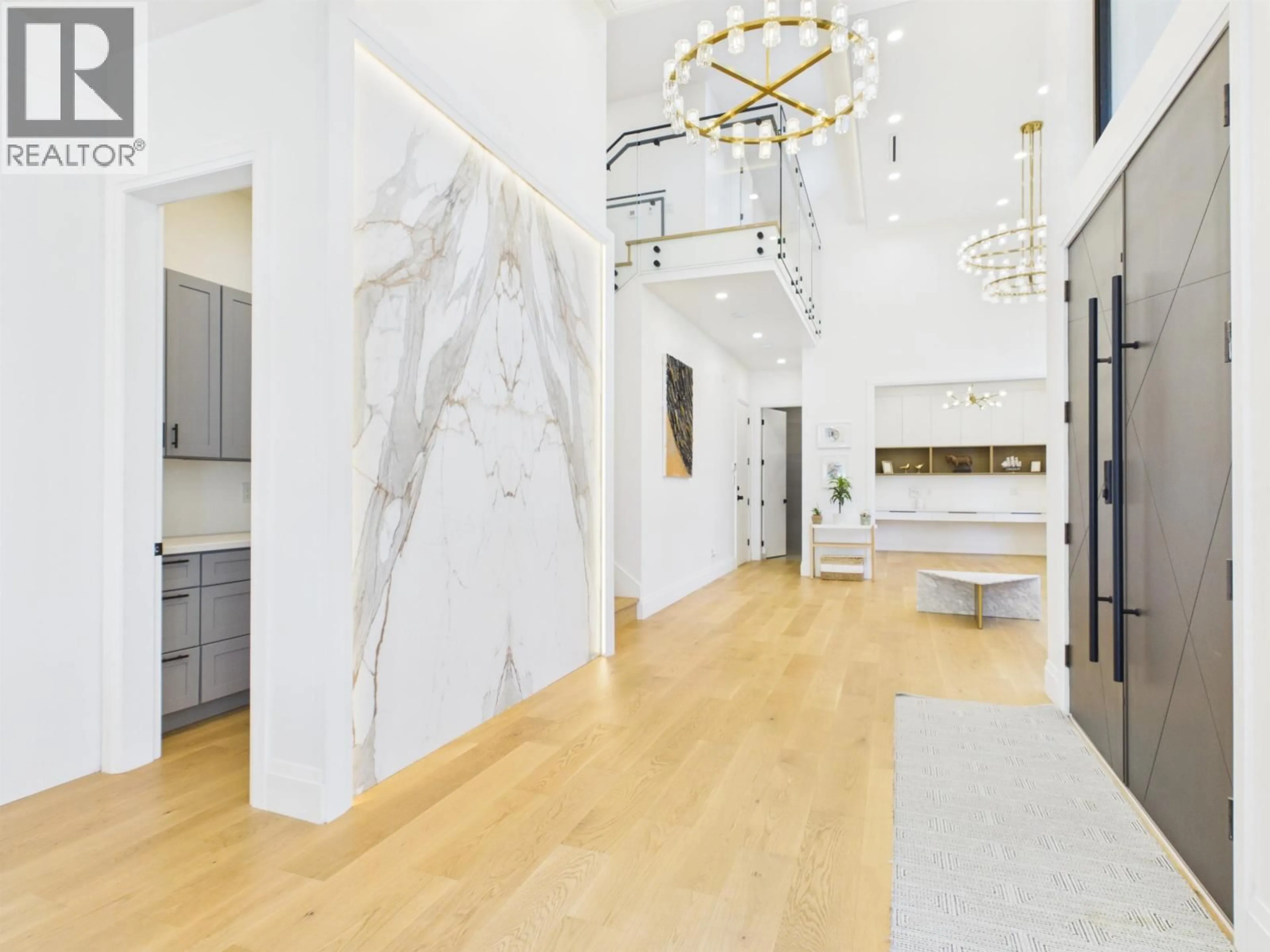 Indoor foyer for 5197 HOLLYWOOD DRIVE, Richmond British Columbia V7E4V3